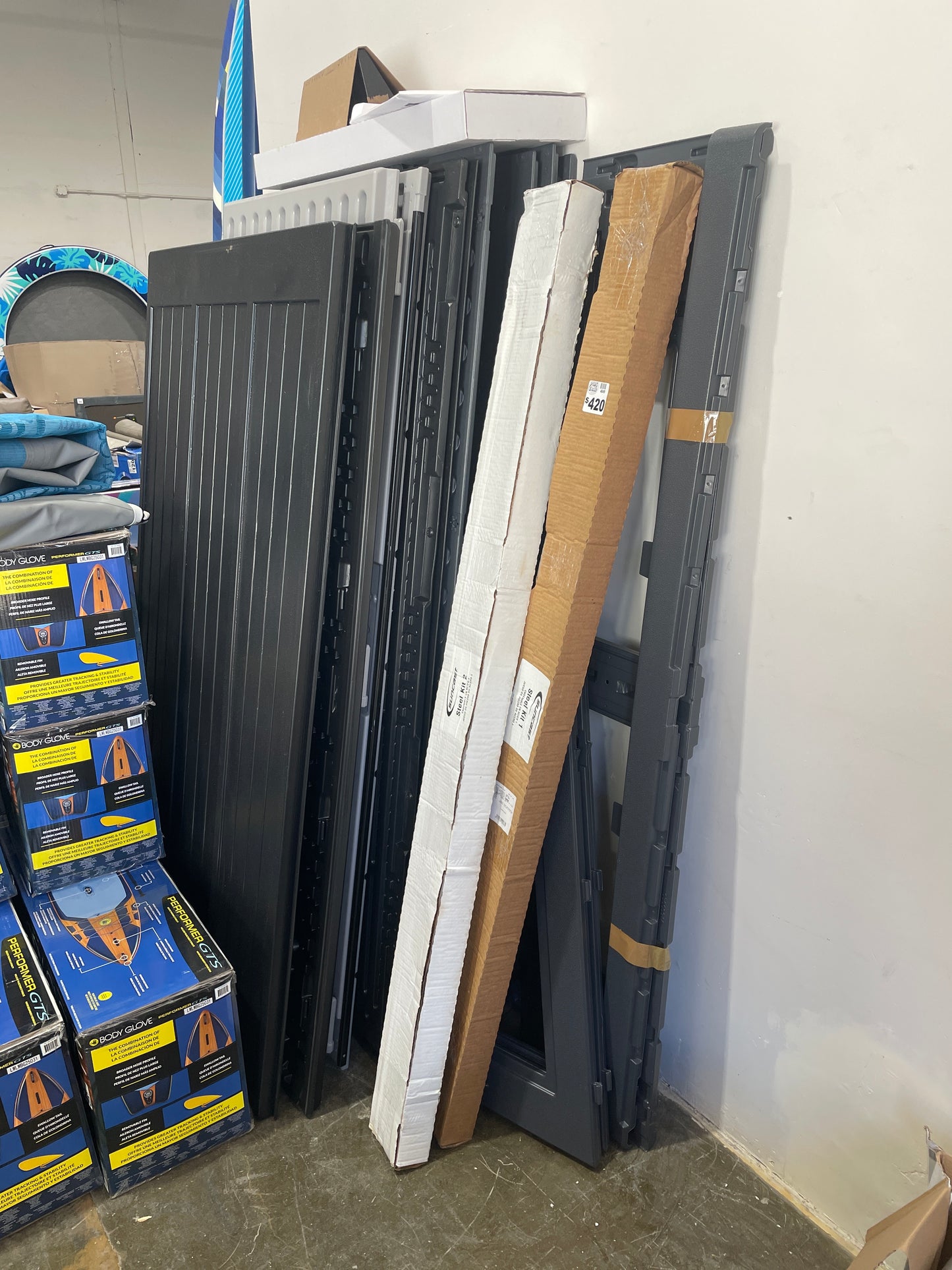 Suncast 6' x 5' Modern Shed (Out of box)