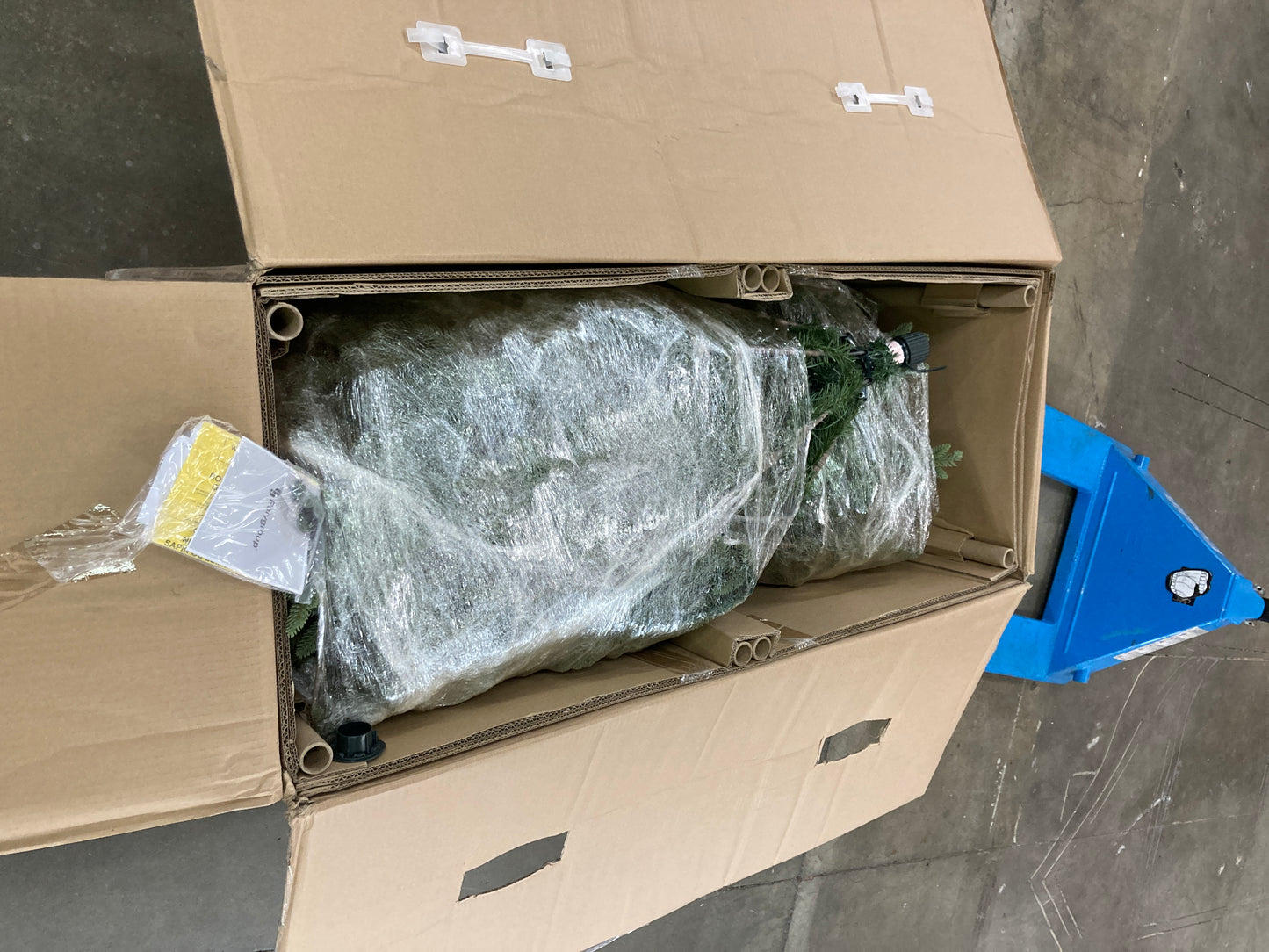 Costco - 7.5′ Pre-Lit Radiant Micro LED Artificial Christmas Tree - Retail $499 Default Title