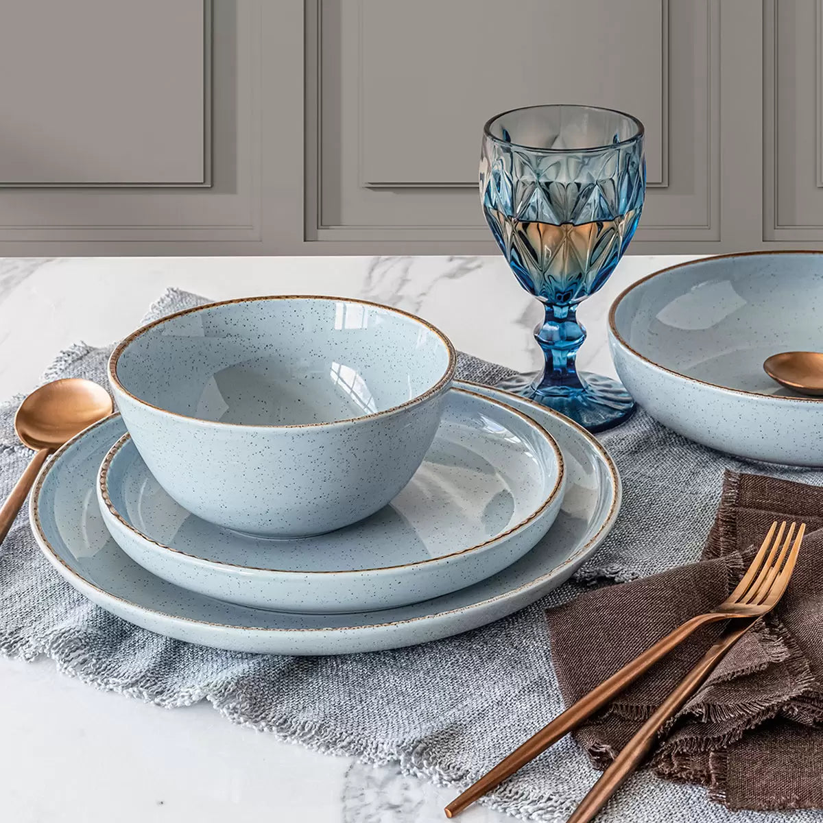NEW - Costco - Over & Back Blue Stoneware Dinnerware Set, 16 Piece