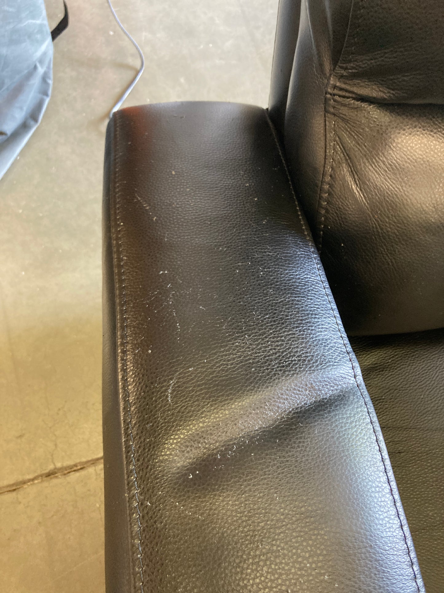 Costco - Altino Leather Power Recliner - Retail $749 Default Title