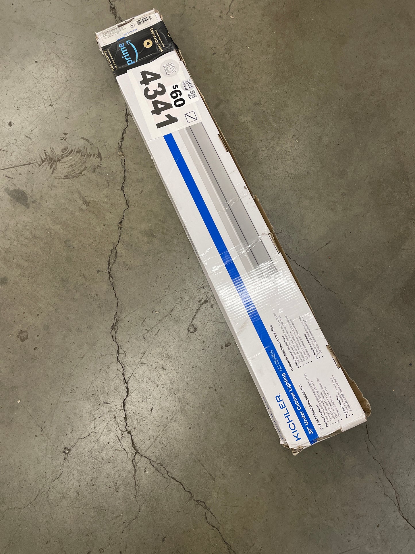 Kichler 6U Series 30" 120V LED Under Cabinet Light in White, Adjustable Light Temperature, 2700K and 3000K, (30" L x 4.25" x 1" H), 6UCSK30WHT