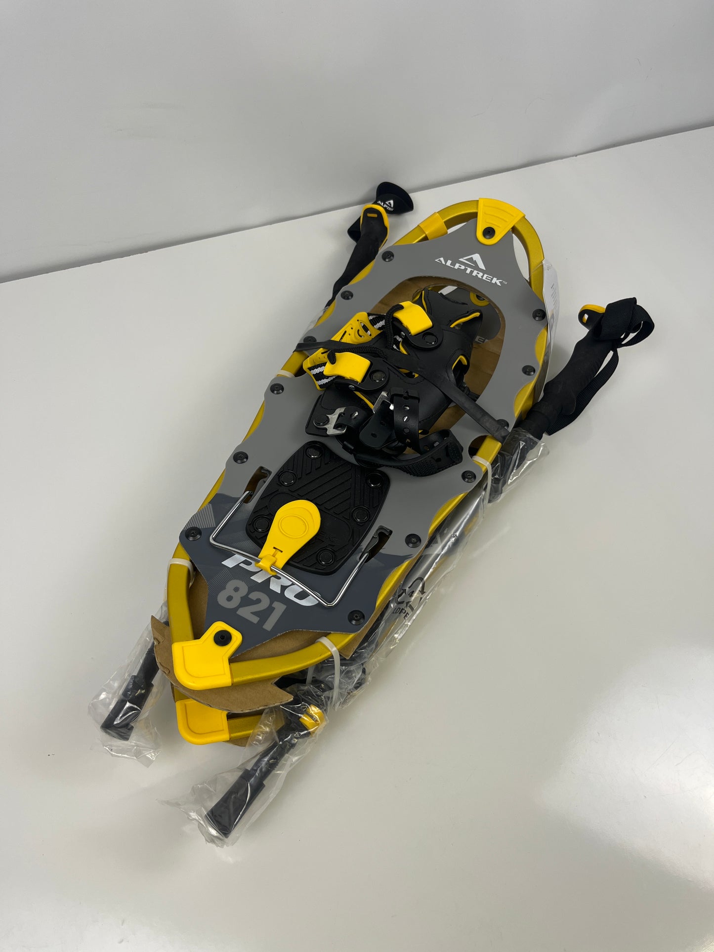 NEW - Costco - 8" x 21" CMT ALPTREK Pro SPIN Snowshoe Kit - Retail $74