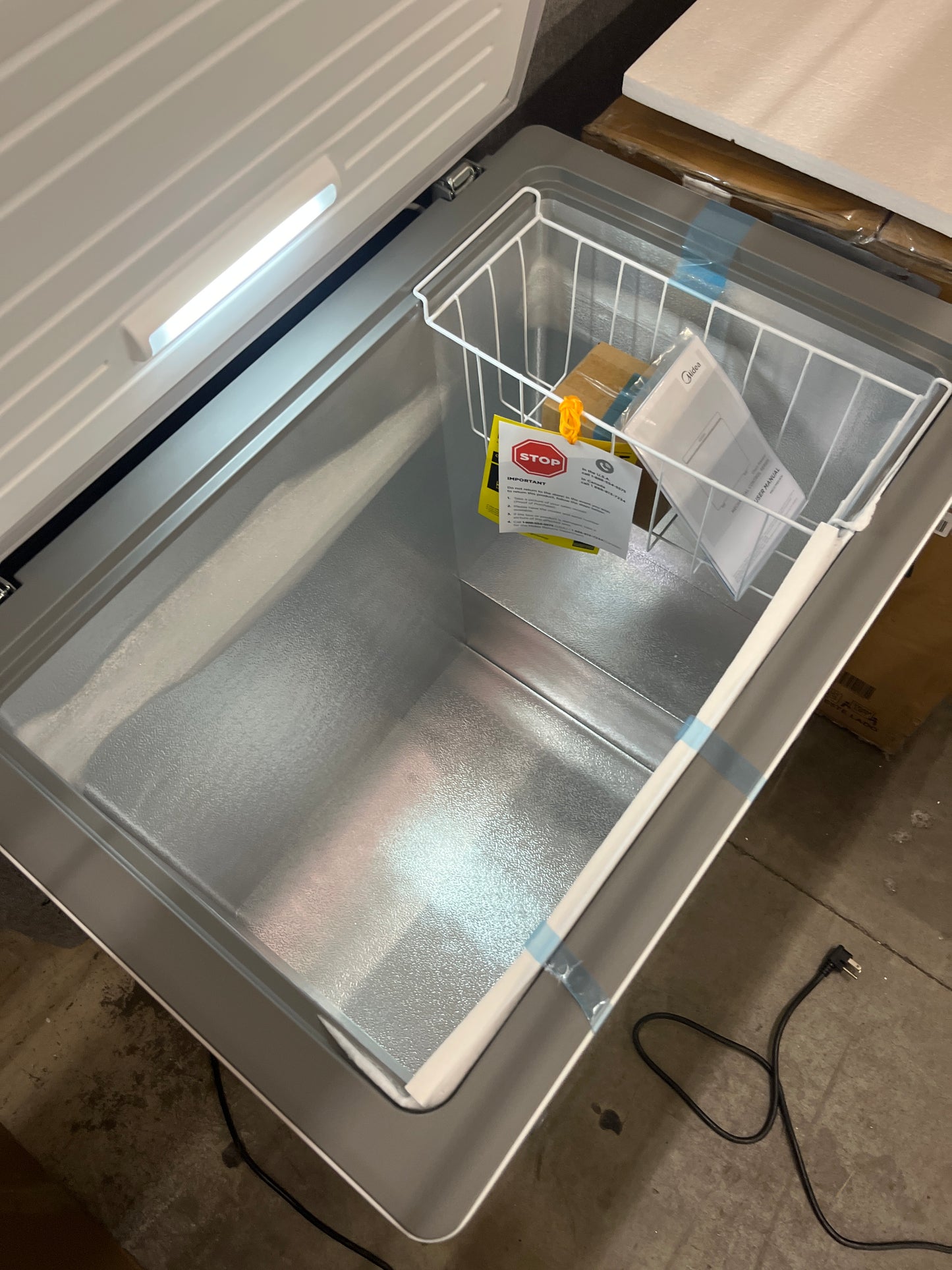 NEW w/ dmg - Midea Convertible Chest Freezer with Interior LED Light, 7.0 cu ft - Retail $269