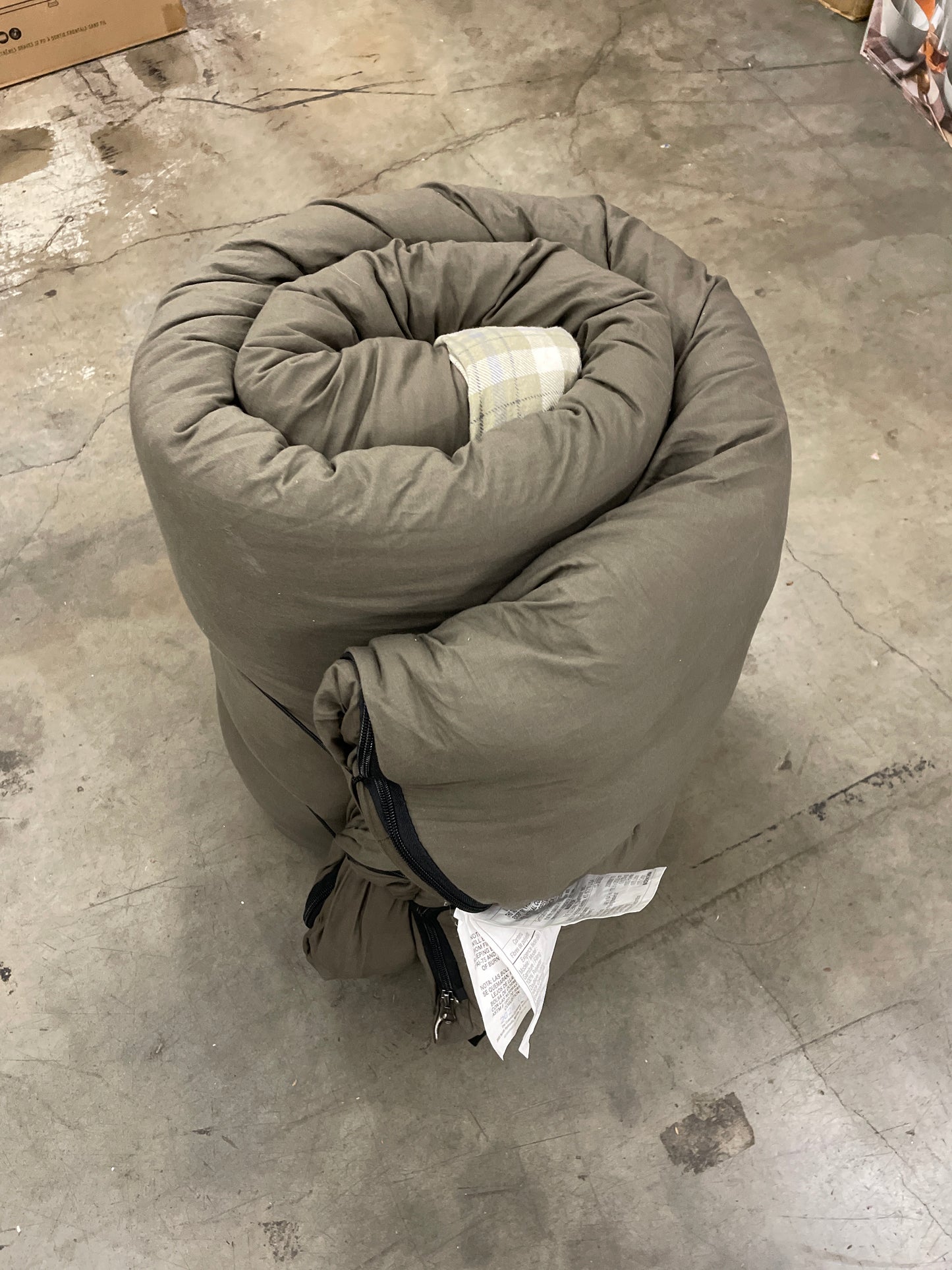 Coleman Heritage Big & Tall Cold-Weather Sleeping Bag - 10F Camping for Adults, Comfortable & Warm Flannel for Outdoor Use, Fits Adults up to 6ft 7in Tall - Retail $77