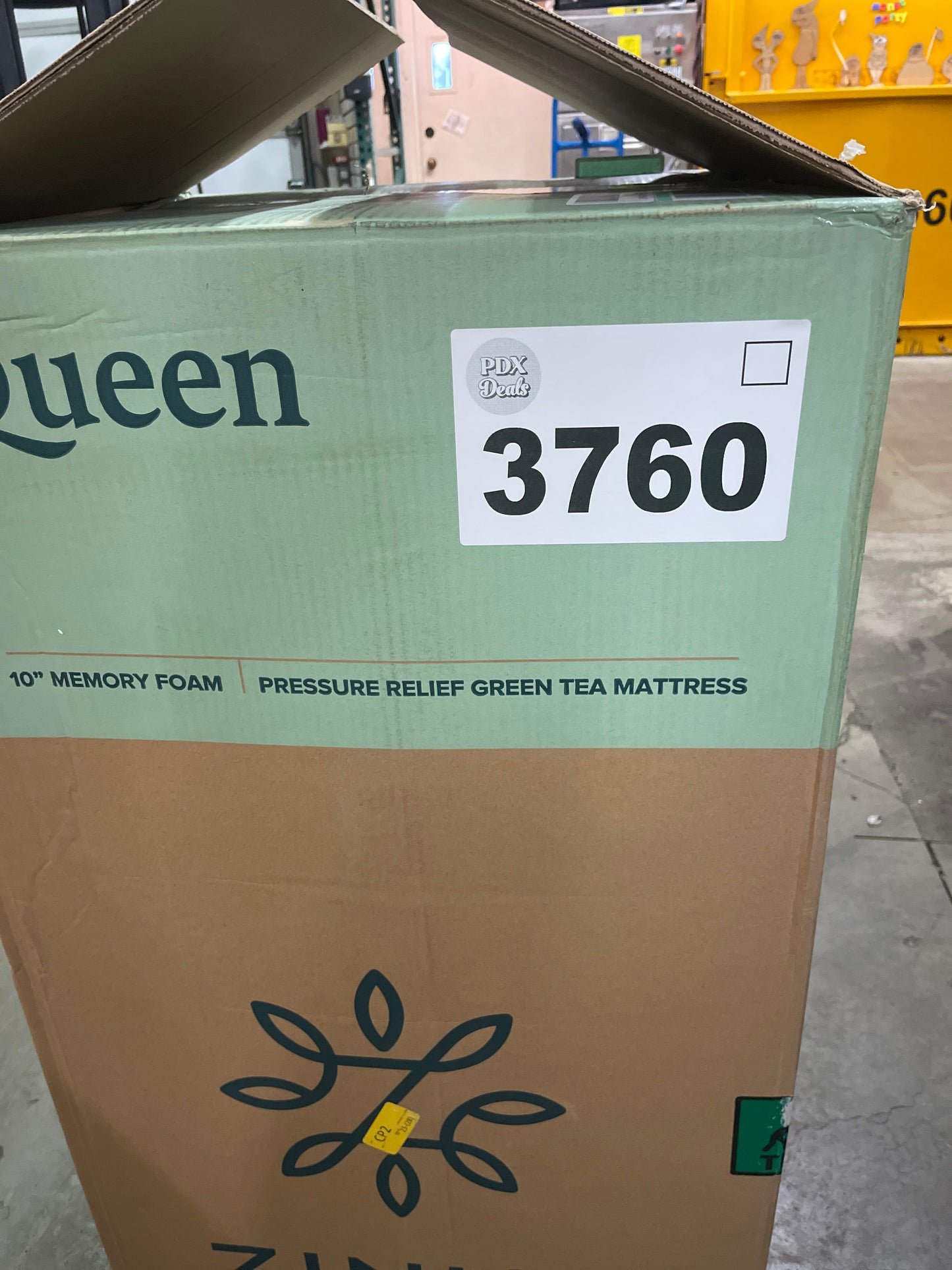 ZINUS 10 Inch Green Tea Memory Foam Mattress, Fiberglass Free, Patented Custom Contour Support, Sturdy Base Foam, CertiPUR-US Certified, Bed-in-a-box, Queen, White - Retail $369