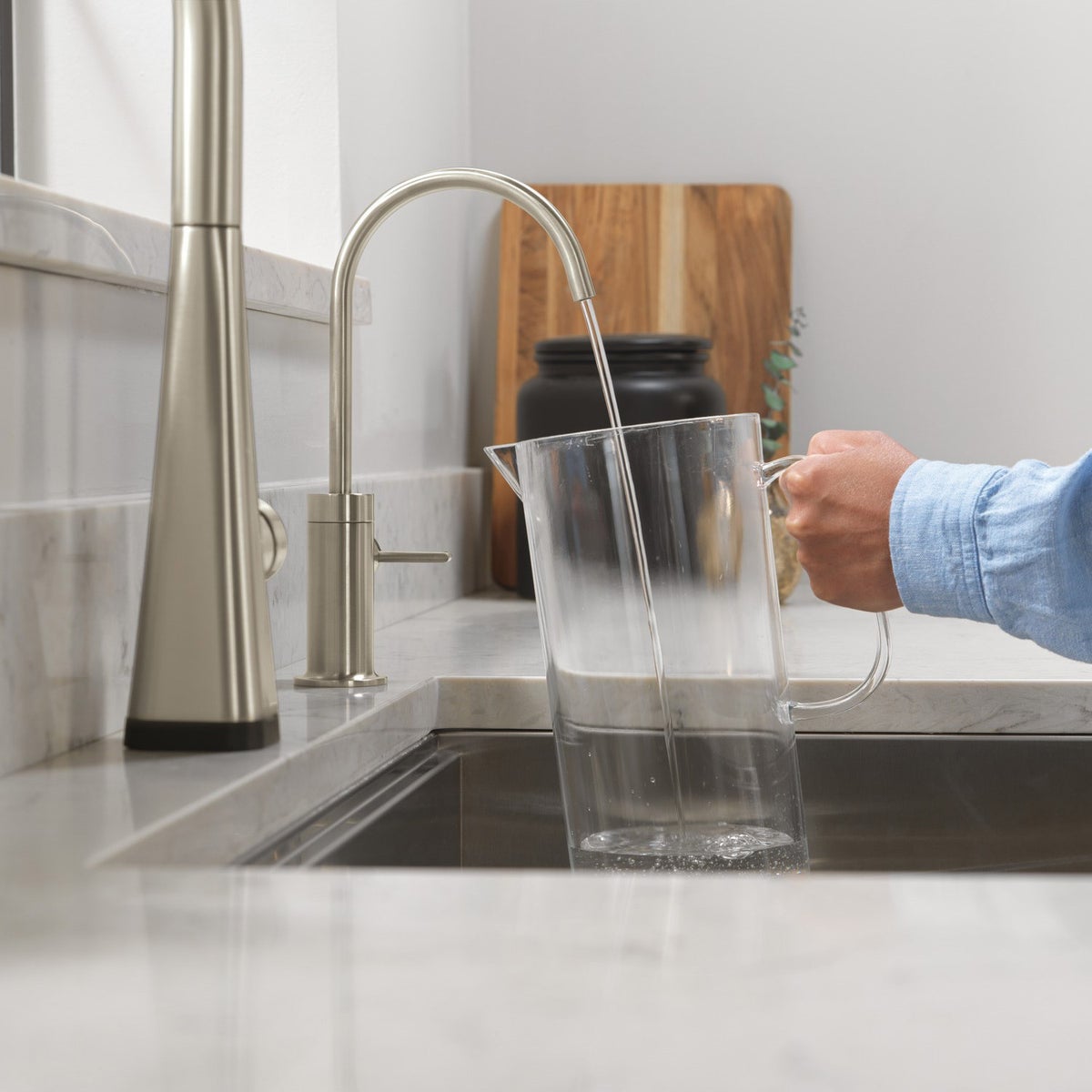 NEW - Delta Clarifi Tankless Under Sink 6-stage Reverse Osmosis System
