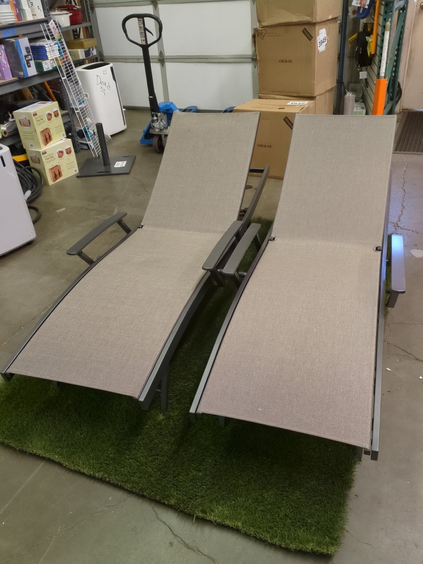 SunVilla Commercial Sling Wave Chaise Lounge - Retail $234