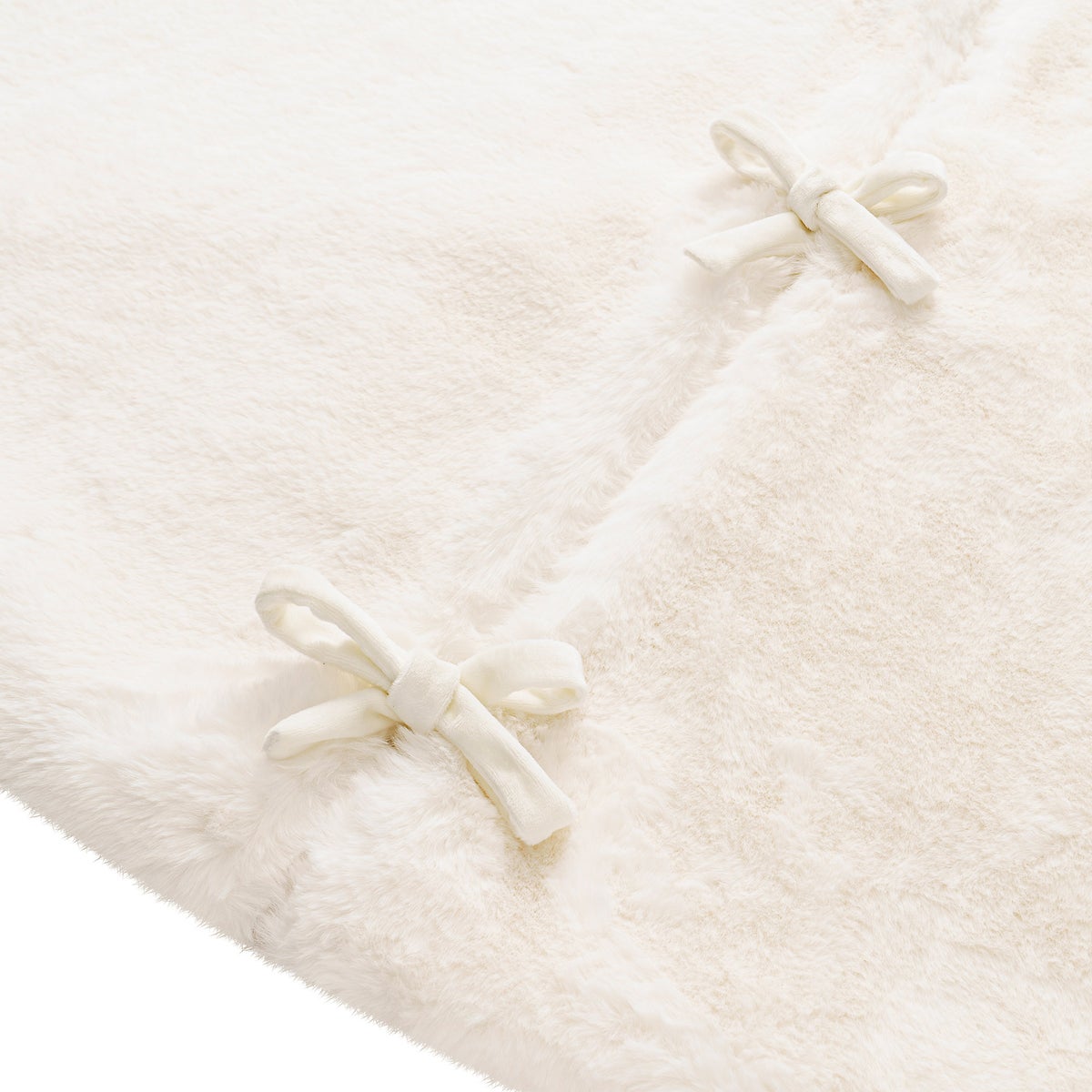 60" Mon Chateau Faux Fur Tree Skirt