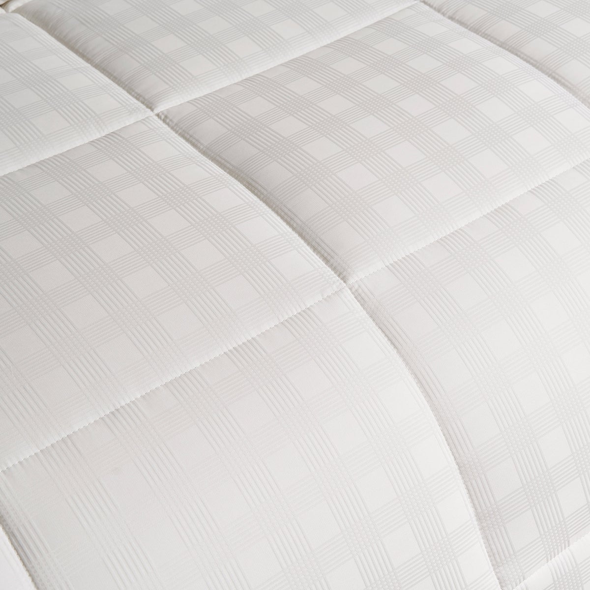 Hotel Grand Wool Filled Comforter, Twin, Medium Warmth