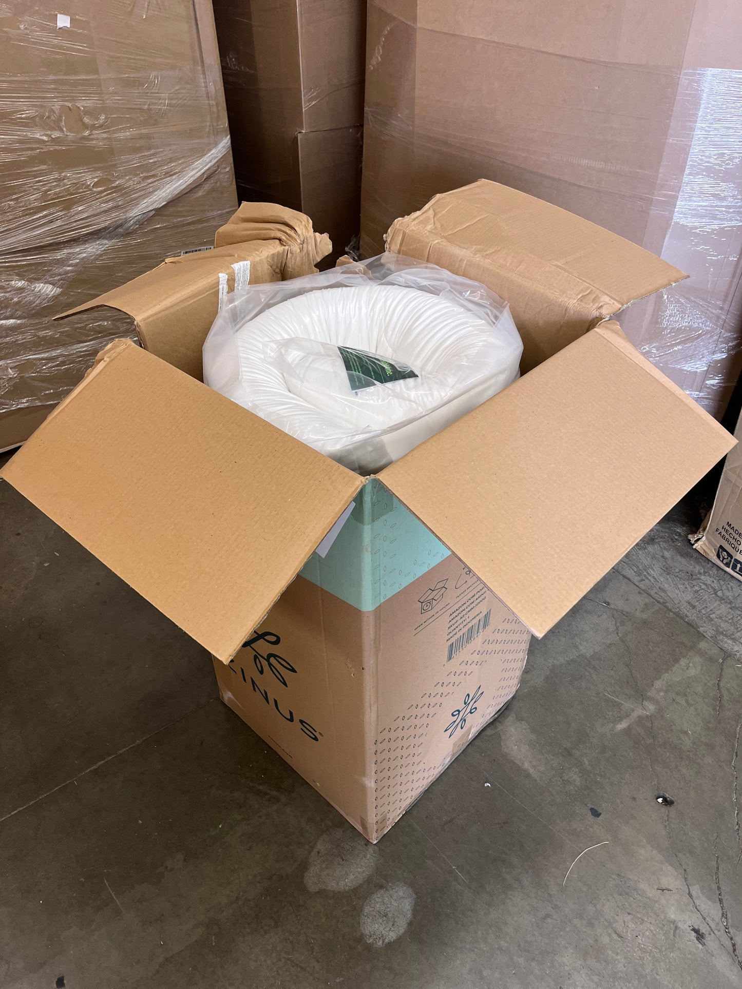 ZINUS 12 Inch Cloud Memory Foam Mattress, Fiberglass Free, Pressure Relieving, Bed-in-a-Box, CertiPUR-US Certified, Queen, White - Retail $339