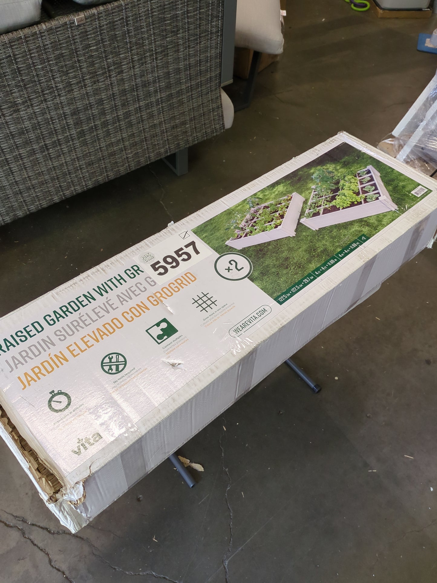 VITA WHITE VINYL GARDEN - Retail $89