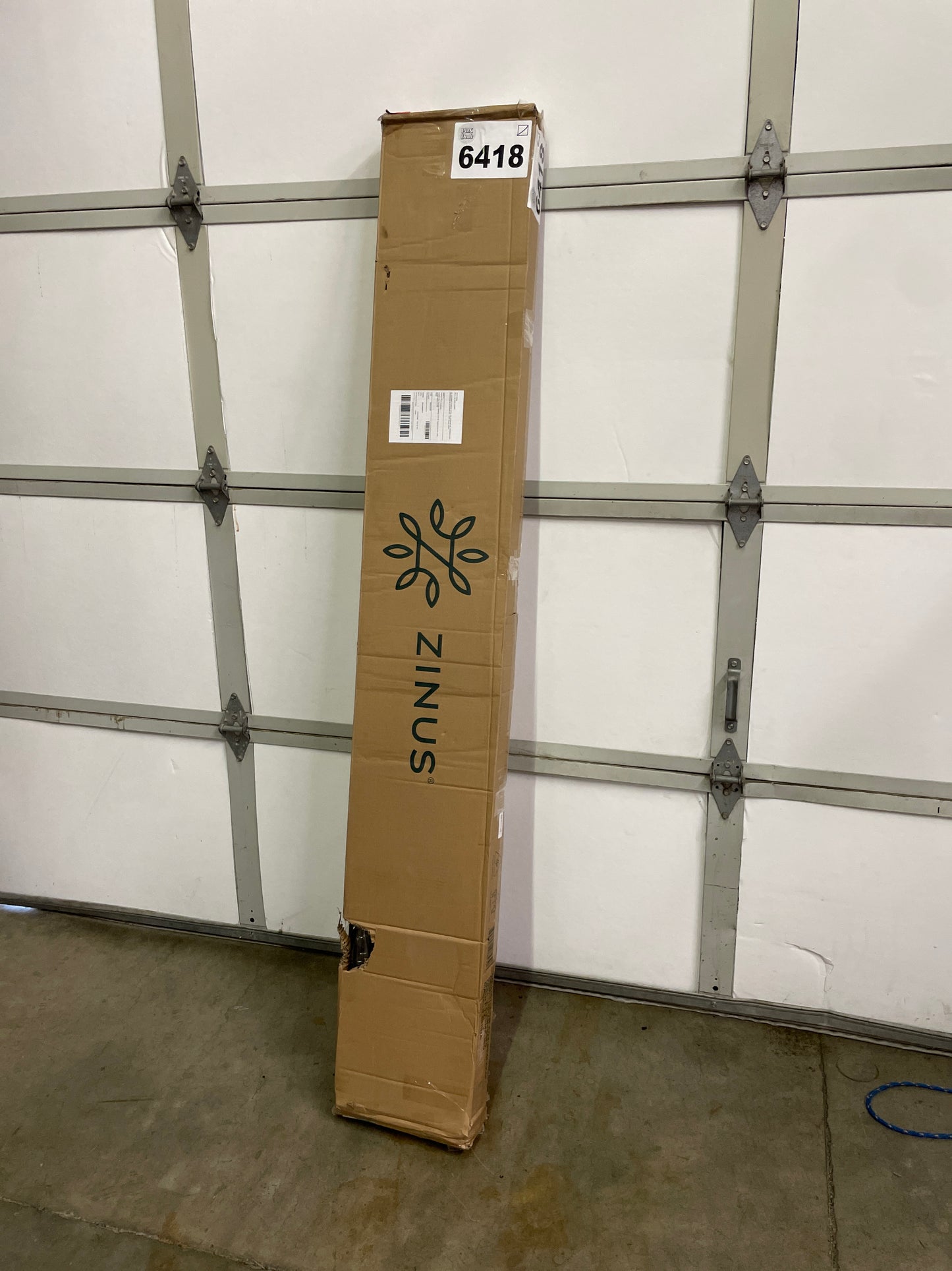 ZINUS Mia Metal Platform Bed Frame / Wood Slat Support / No Box Spring Needed / Easy Assembly, Black, Queen - Retail $105