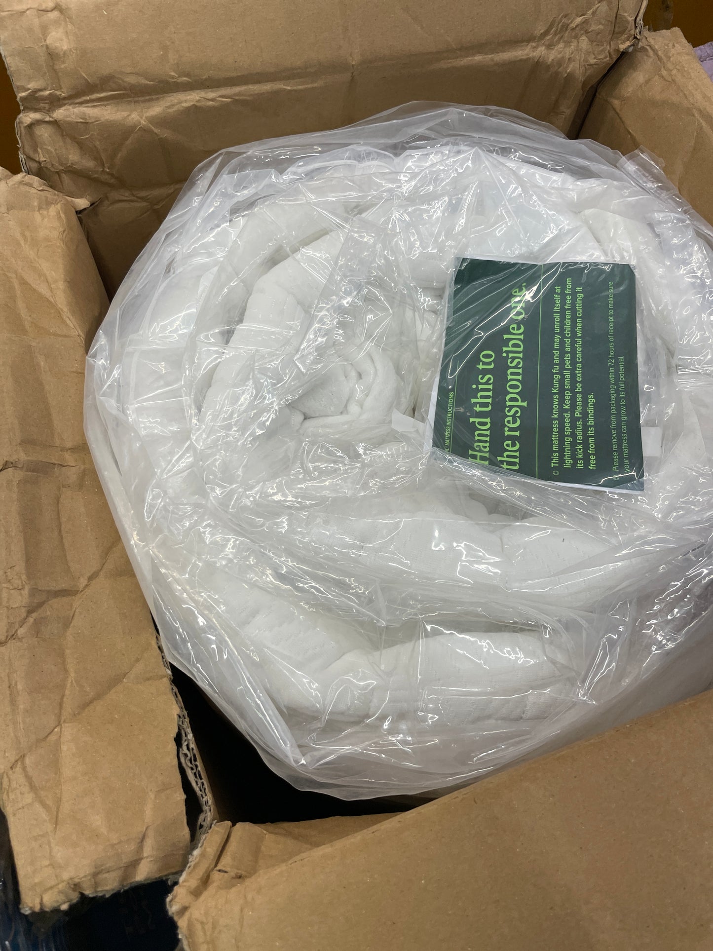 ZINUS 12 Inch Euro Top Pocket Spring Hybrid Mattress, Twin, Pressure Relief, Pocket Innersprings for Motion Isolation, Mattress in A Box - Retail $228