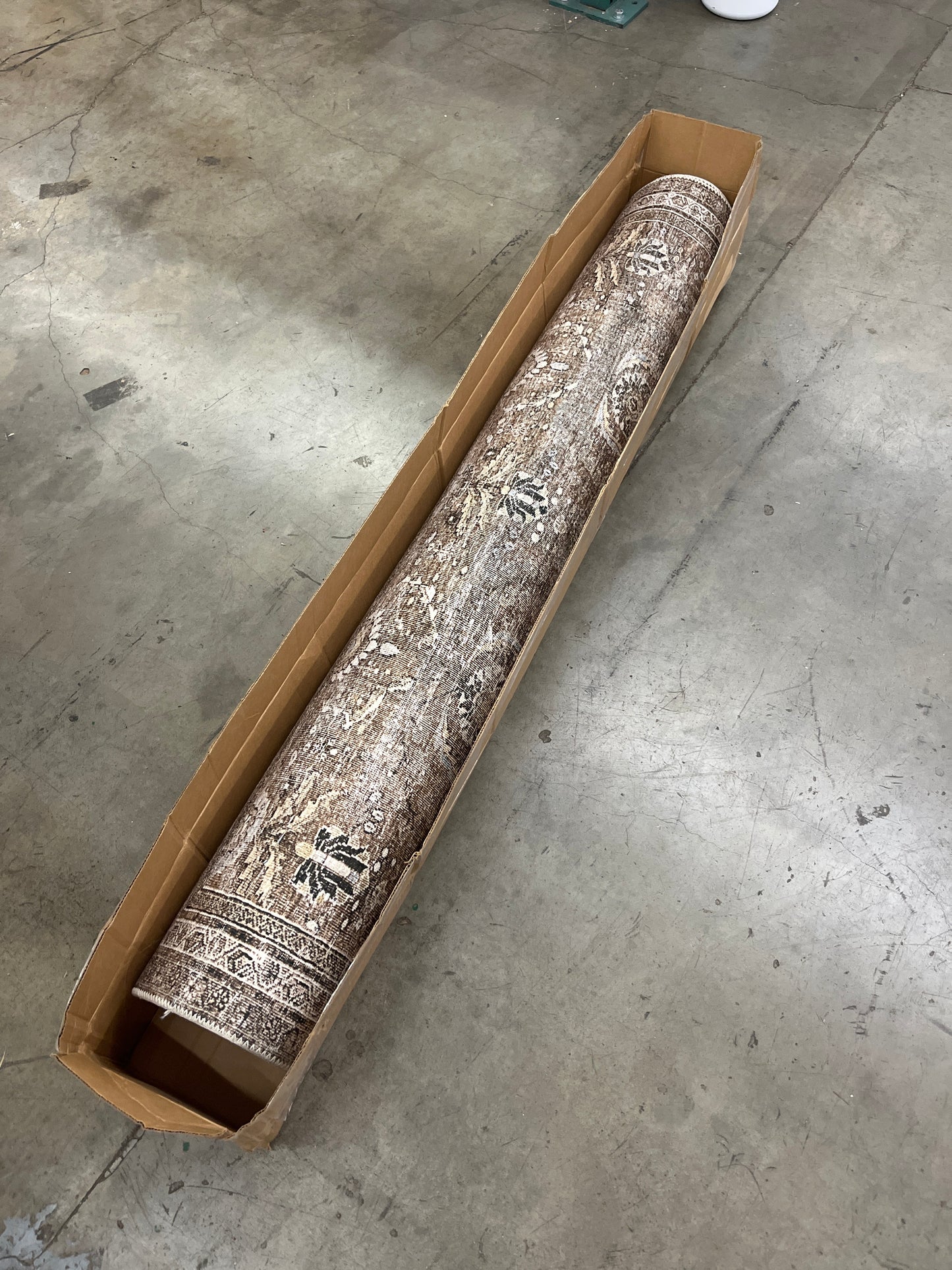 NEW - Loloi Layla Collection, LAY-13 Antique/Moss 5'-0" x 7'-6" .13" Thick, Area Rug, Soft, Durable, Vintage Inspired, Distressed, Low Pile, Non-Shedding, Easy Clean, Printed, Living Room Rug - Retail $96