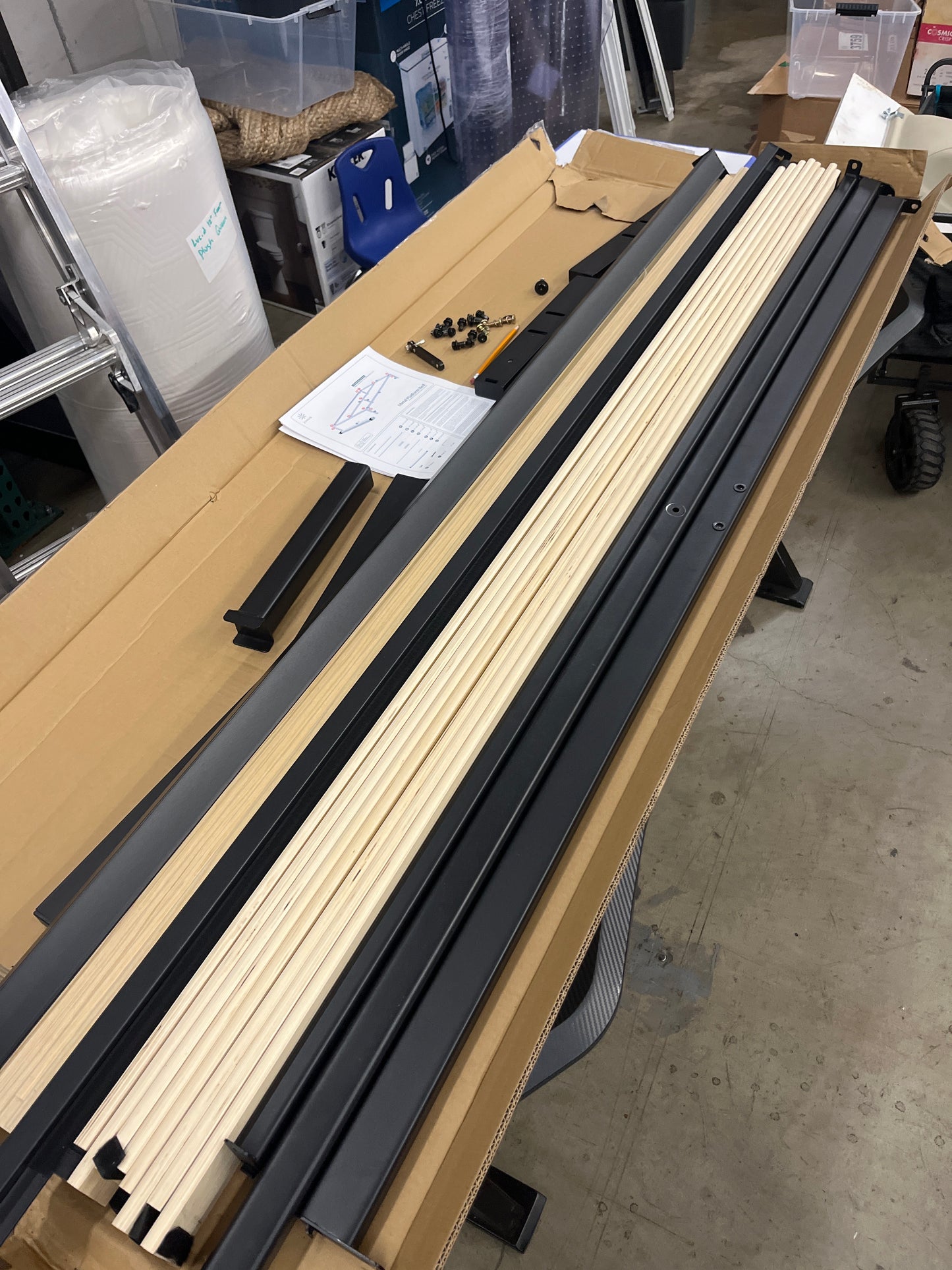 ZINUS KING Mia Metal Platform Bed Frame, Wood Slat Support, No Box Spring Needed, Easy Assembly, Black, King - Retail $98