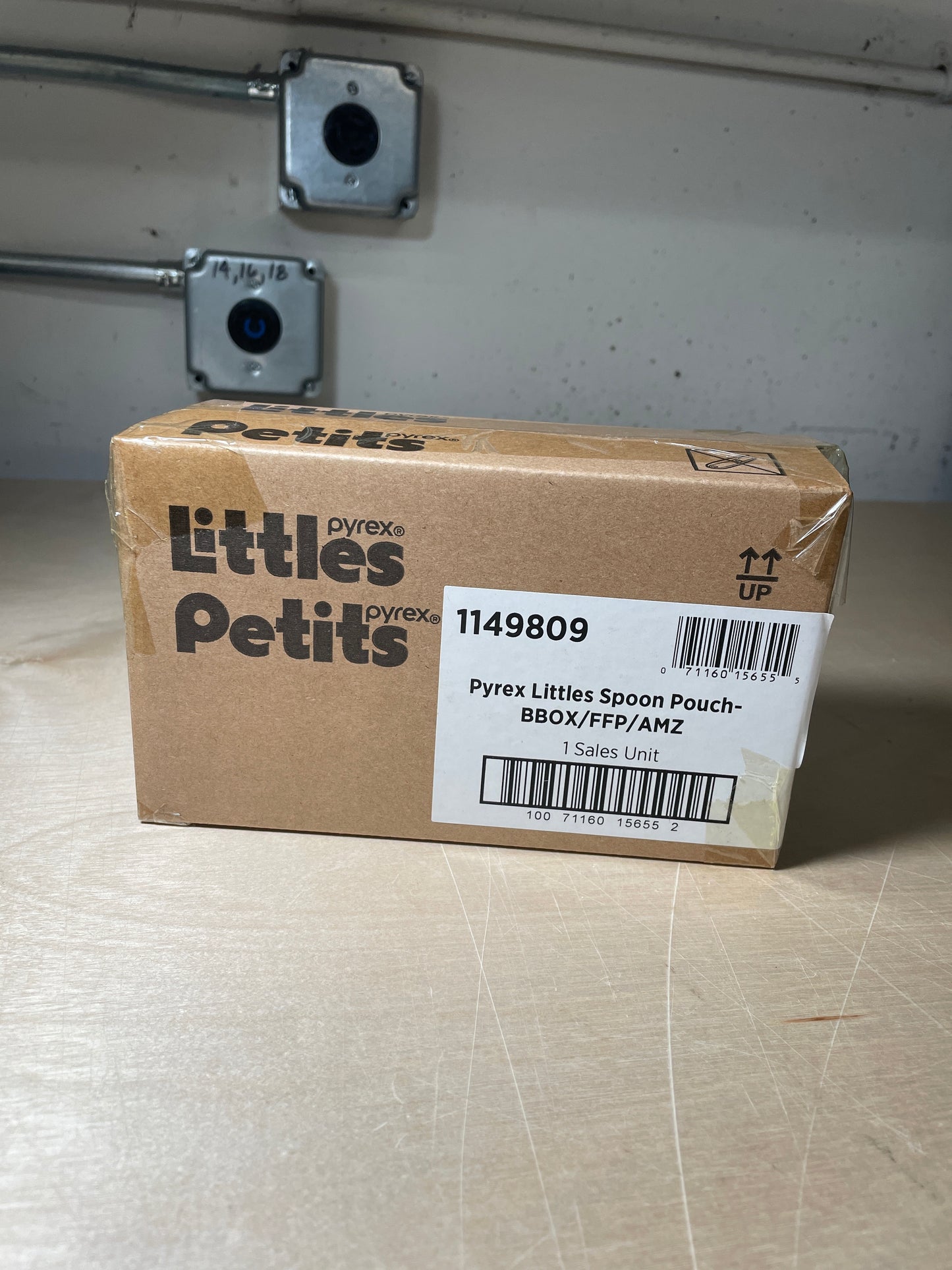 Pyrex Littles Spoon Lid & 5 OZ Pouch, Silicone Baby Toddler Feeding Set, Airtight Leak-Proof BPA Free Non-Breakable Dishwasher Safe, Ages 6 Months + - Retail $7