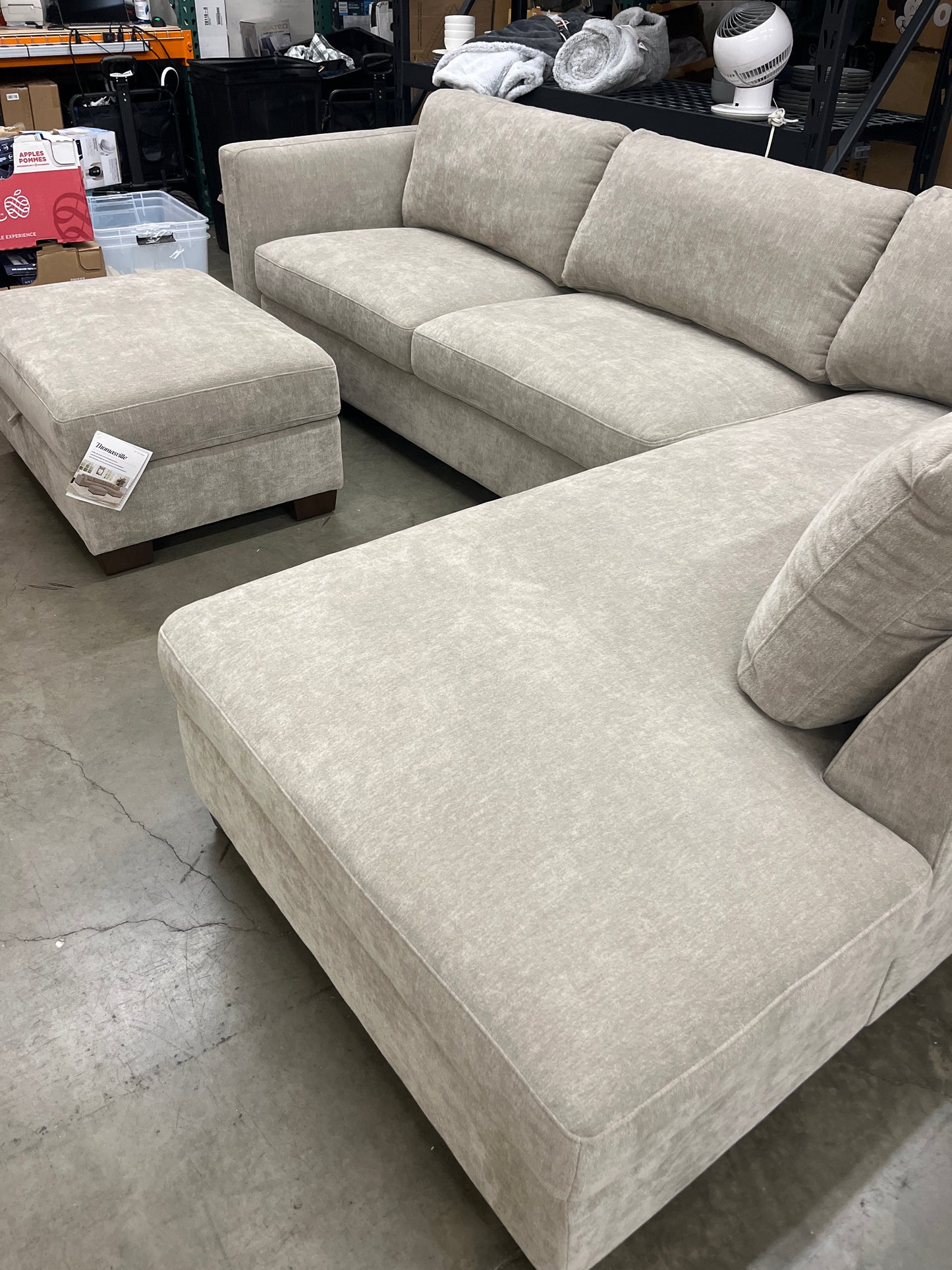Thomasville Walsen Sectional with Storage Ottoman