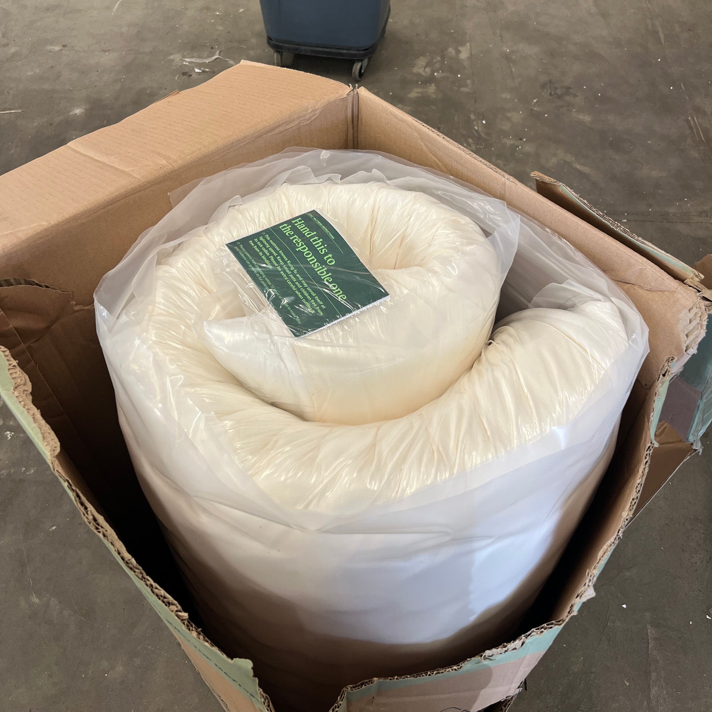 NEW - ZINUS QUEEN 12 Inch Euro Top Pocket Spring Hybrid Mattress, Pressure Relief, Pocket Innersprings for Motion Isolation - Retail $385