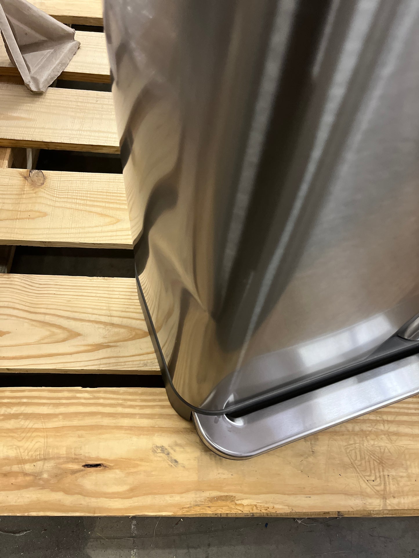 NEW w/ dent - simplehuman 58L Dual Compartment Step Can with Compost Caddy and Code H Liners, 60-pack - Retail $179