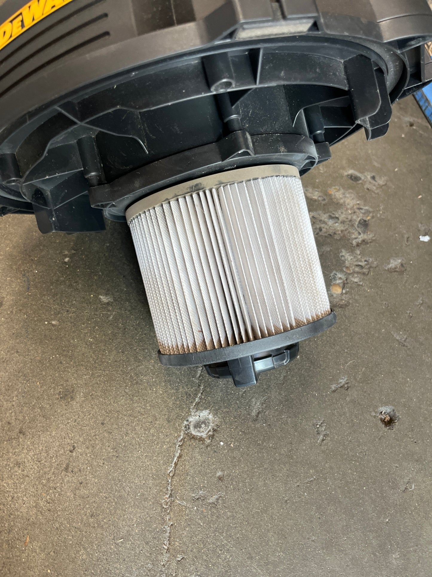 DEWALT 8 Gallon Wet/Dry Vacuum - Retail 99