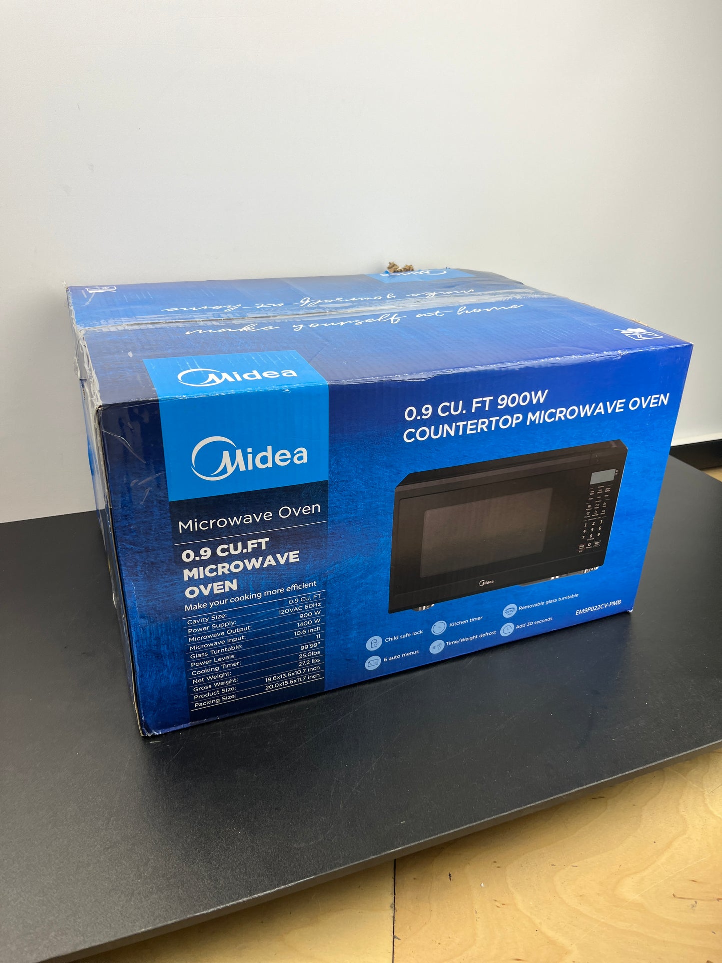 NEW - Midea 0.9 cu. ft. Countertop Microwave Oven - Retail $79