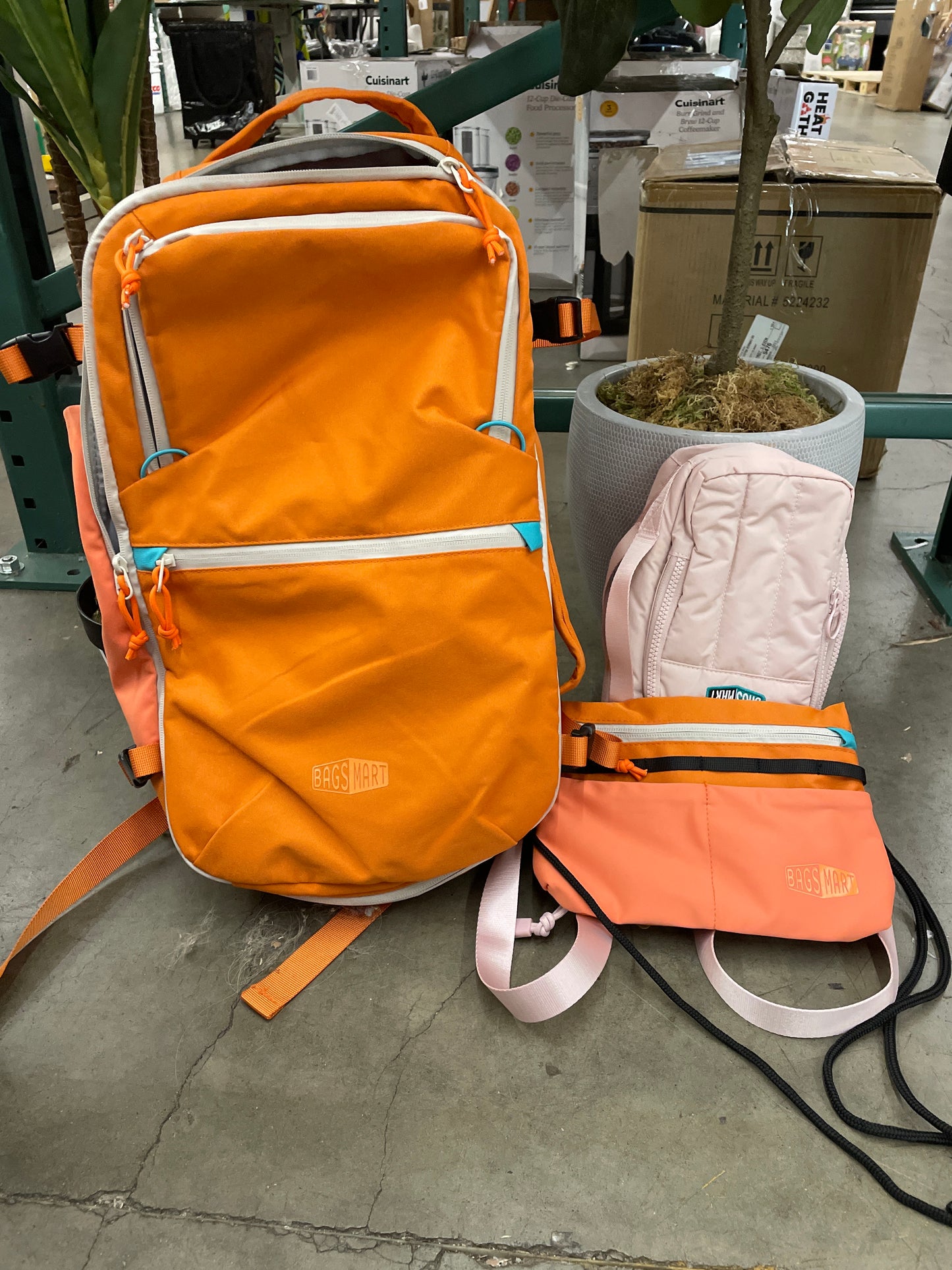 Bagsmart Faro 29L Travel Backpack with Expandable Water Bottle Sling Set