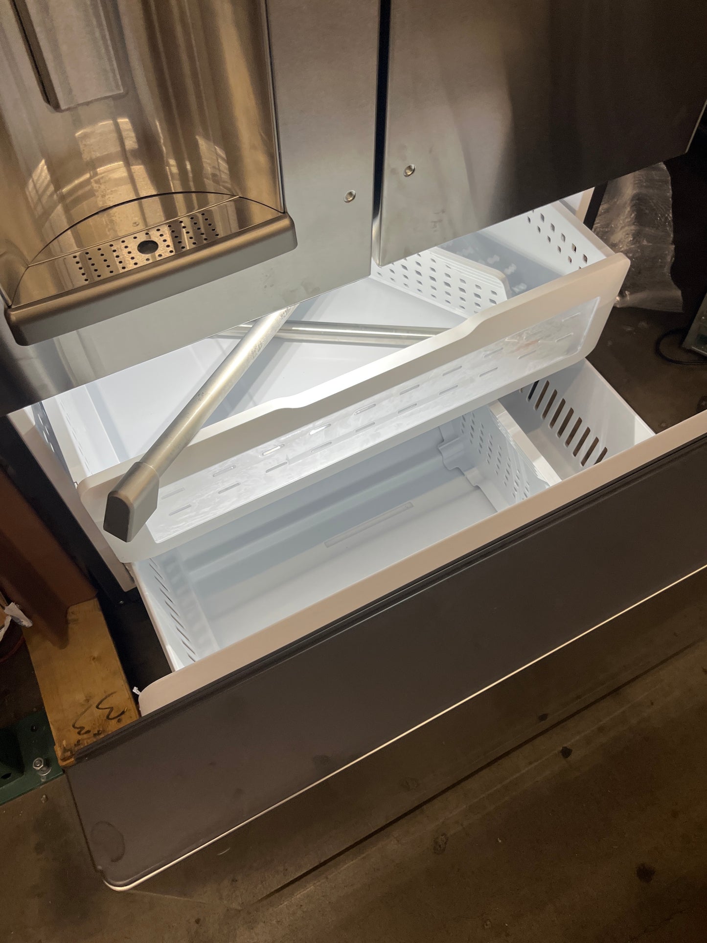 NEW - GE Cafe 27.8 cu. ft. Smart French Door Refrigerator with Hot Water Dispenser, ENERGY STAR