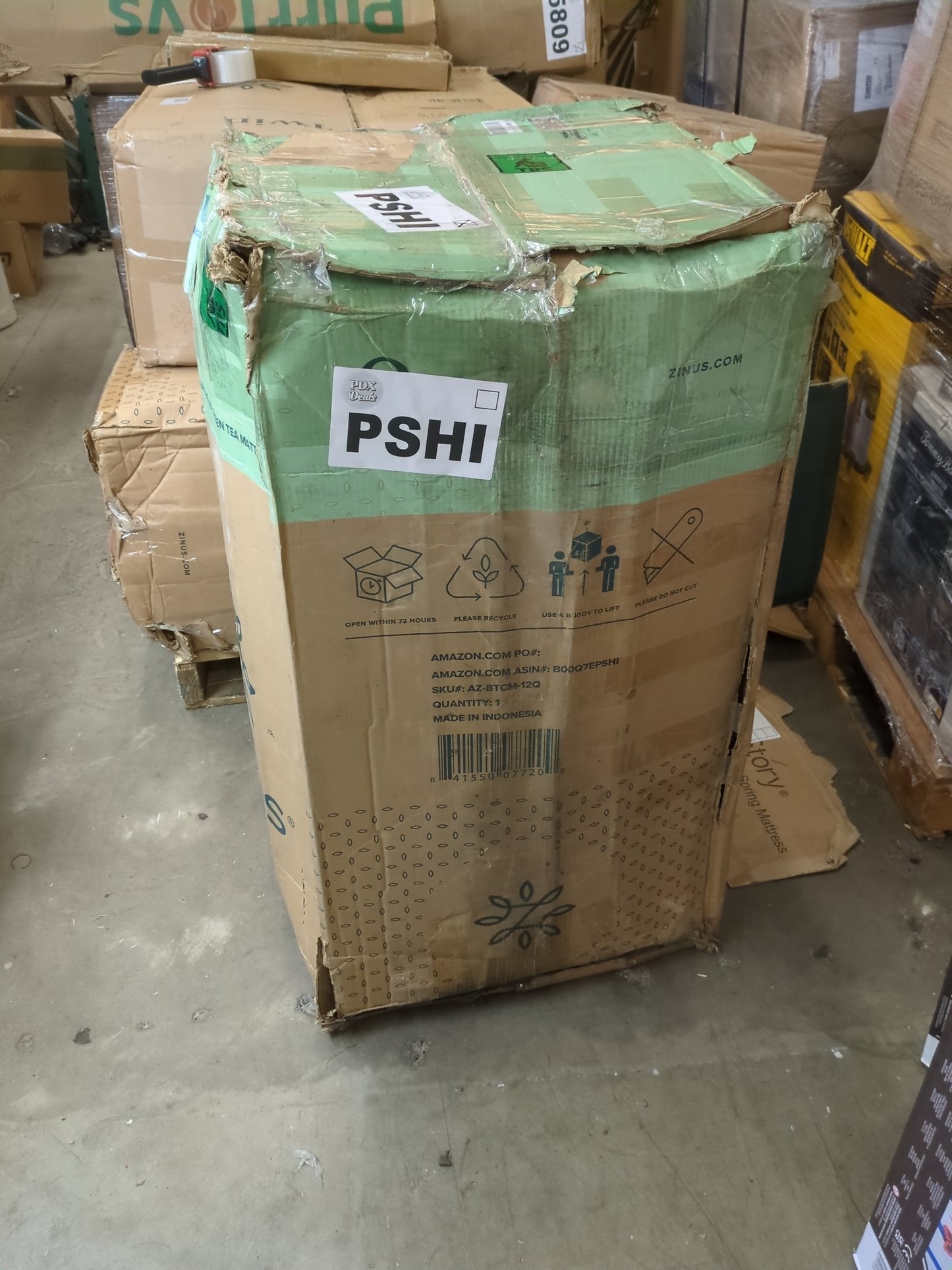 NEW - ZINUS 12 Inch QUEEN Green Tea Memory Foam Mattress, Fiberglass Free, Patented Custom Contour Support, Sturdy Base Foam, CertiPUR-US Certified, Mattress in A Box, White - Retail $379