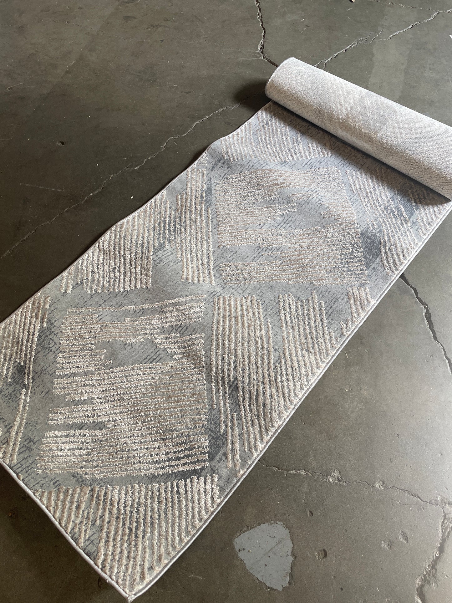 Messina Area Rug 2 X 7 ft - Taugy