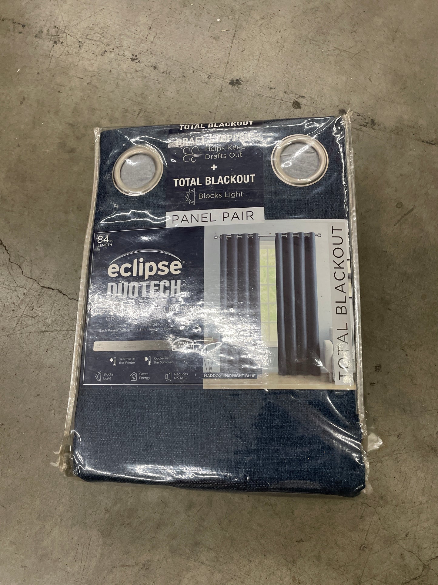 Total Blackout Velvet Window Curtain, 2-pack - Retail $44