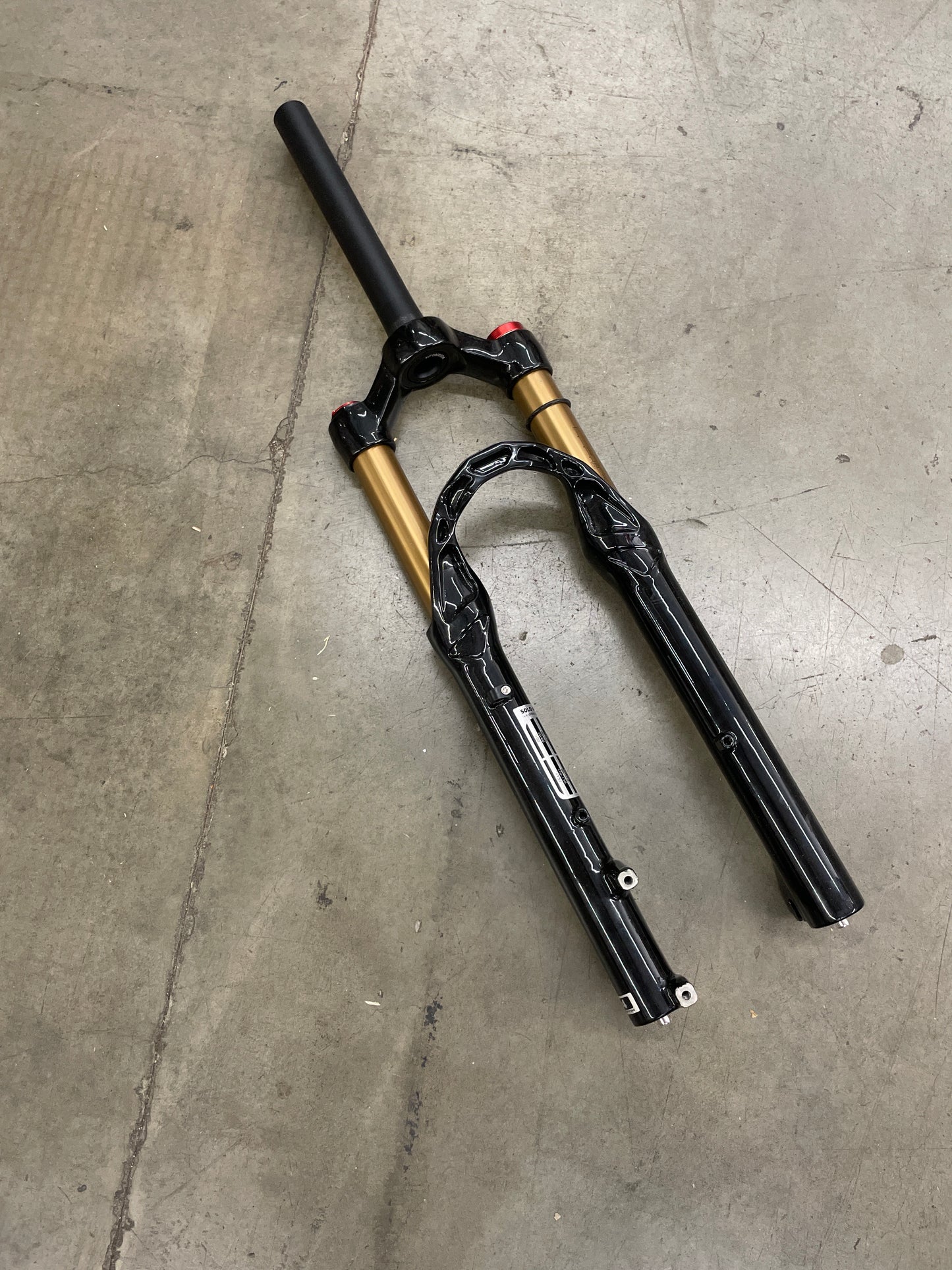 BOLANY 24inch Bike Suspension Air Fork 28.6mm(1-1/8inch)*220mm Thread-Less Straight Steerer 9mm Disc Brake Version MTB Front Fork 100/135mm Travel - Retail $120