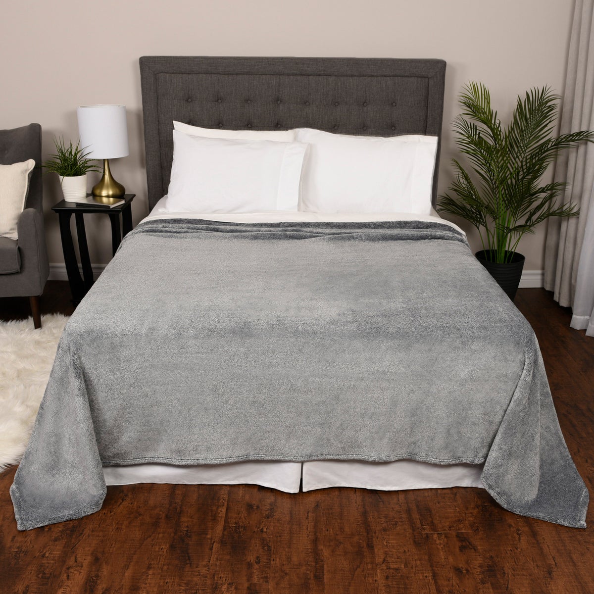 Kirkland Signature Plush Blanket, Queen