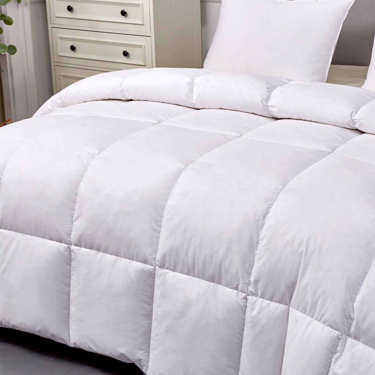 Hotel Grand White Goose Feather & Down Comforter, Twin