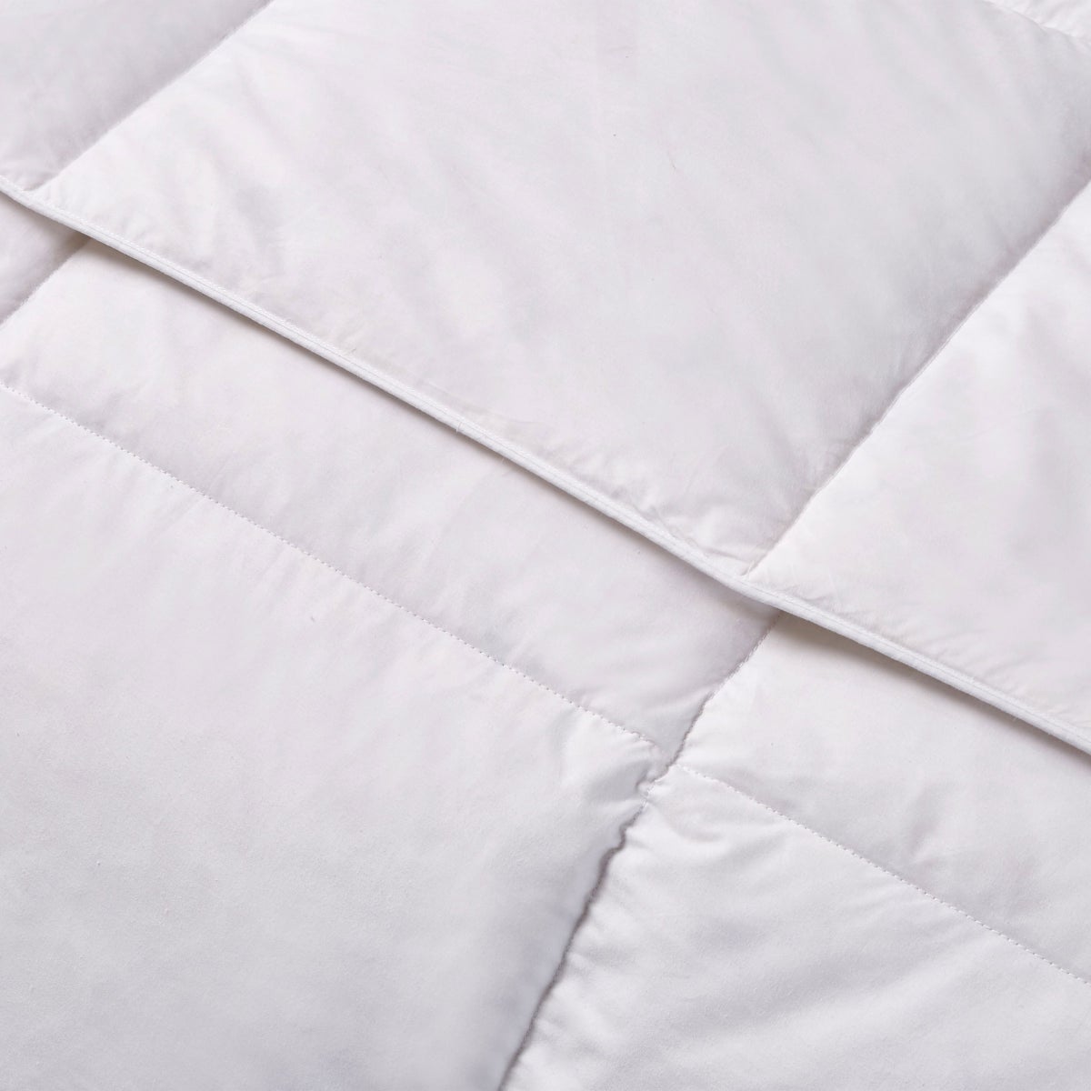 Hotel Grand QUEEN White Goose Feather & Down Comforter