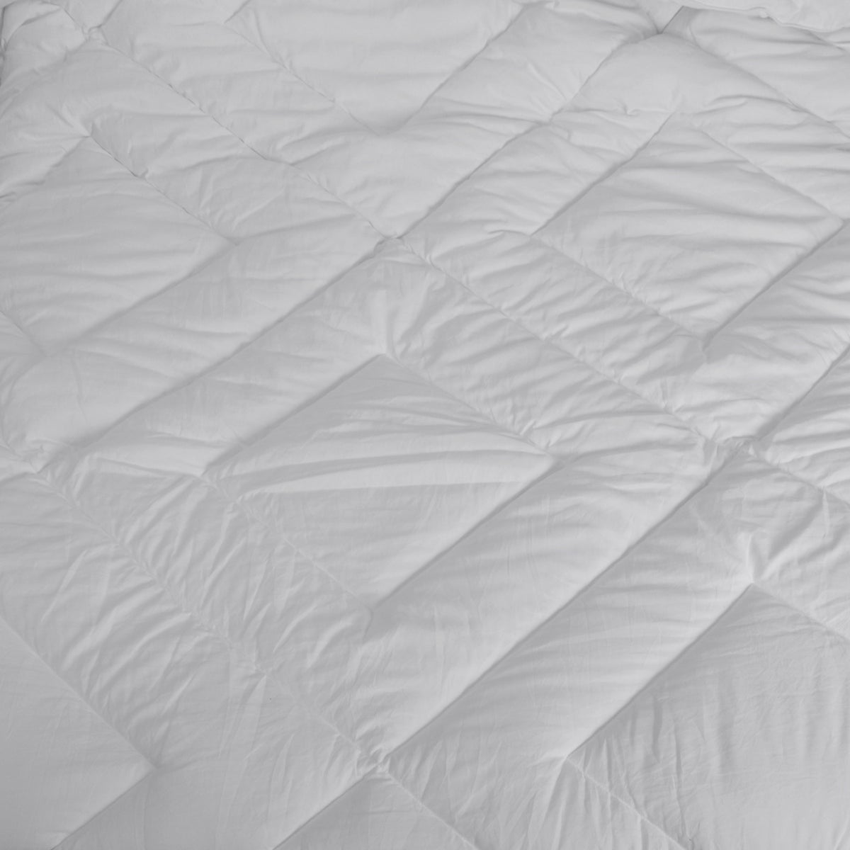 Tommy Bahama KING Butter Soft Down Alternative Comforter