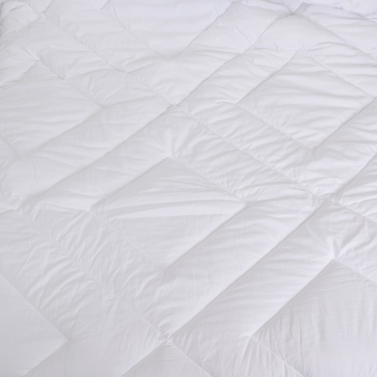 NEW - Tommy Bahama Butter Soft Down Alternative Comforter