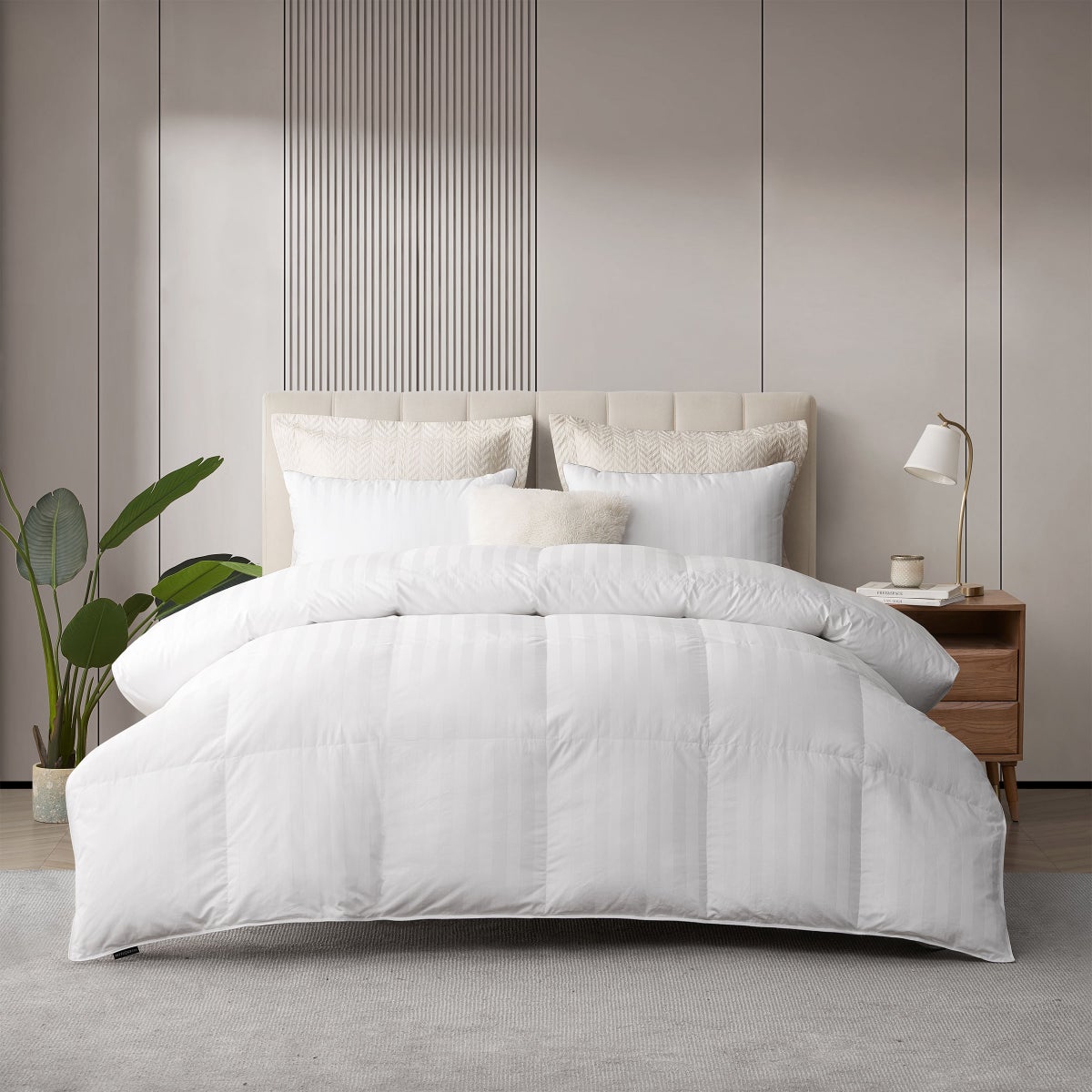Hotel Grand White Down Comforter - Full/Queen