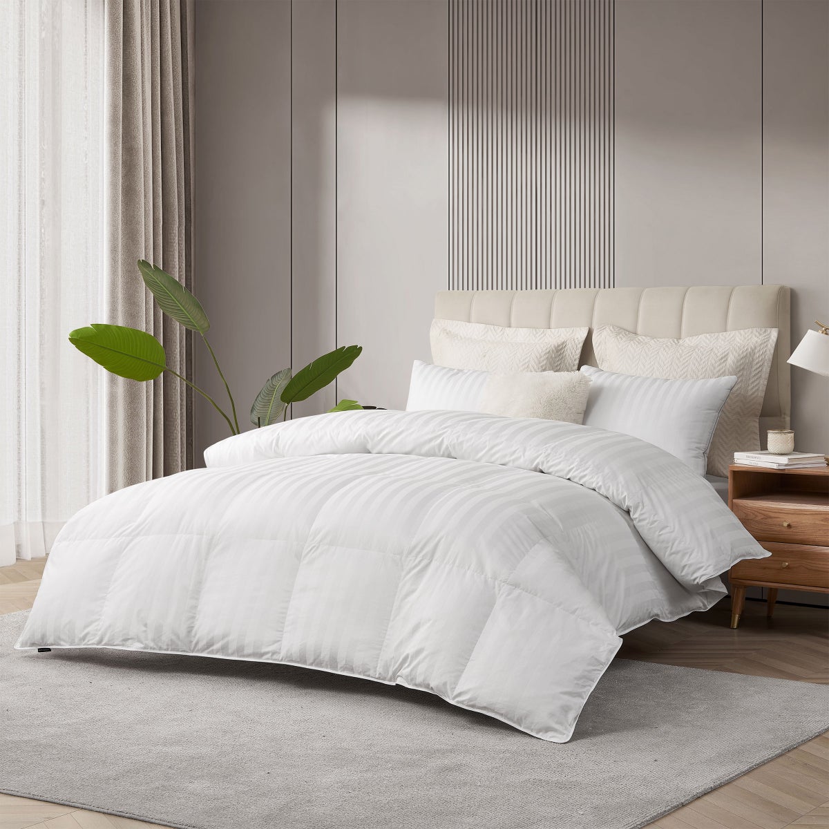 Hotel Grand White Down Comforter - Full/Queen