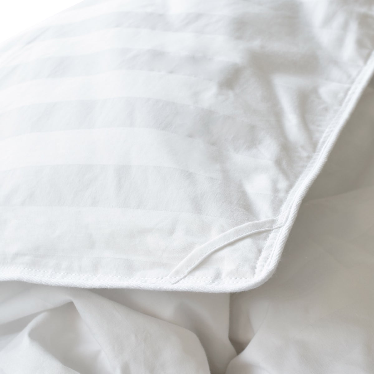 Downlite Hotel & Resort Hungarian White Goose Down Comforter, King