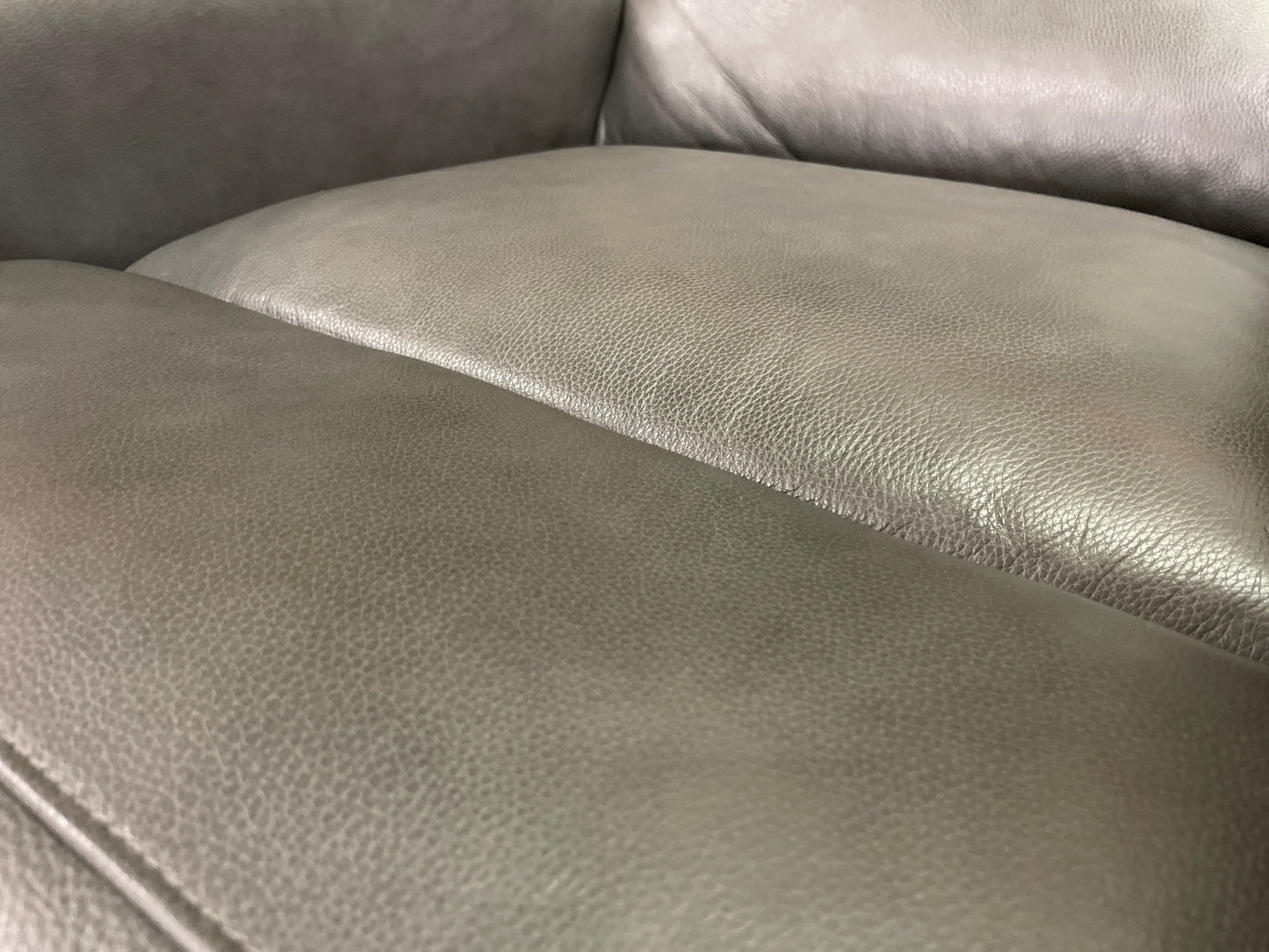 Like NEW - Costco - Pair of Arnie Leather Power Glider Recliners - retail $799