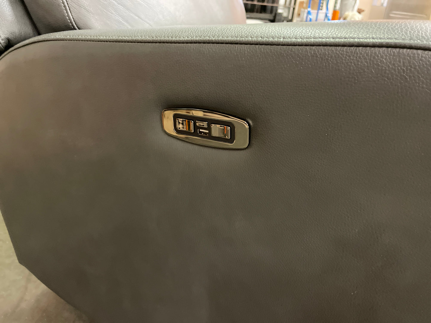 Like NEW - Costco - Pair of Arnie Leather Power Glider Recliners - retail $799