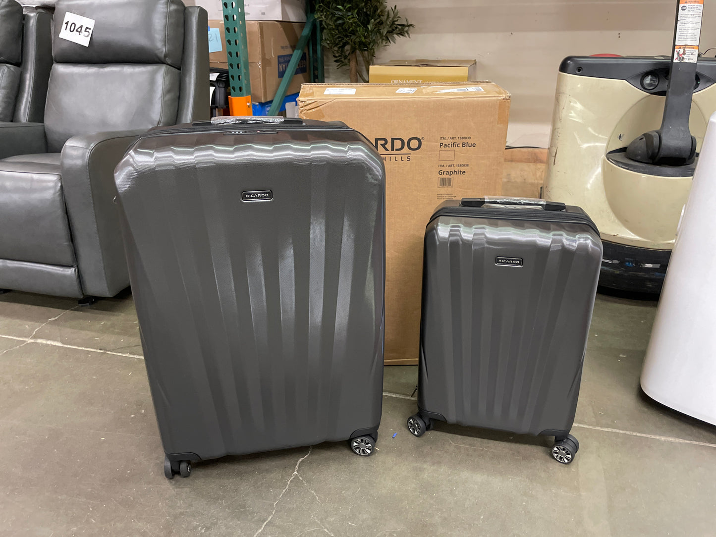 NEW - Costco - Ricardo 2-piece Hardside Luggage Set - Retail $164