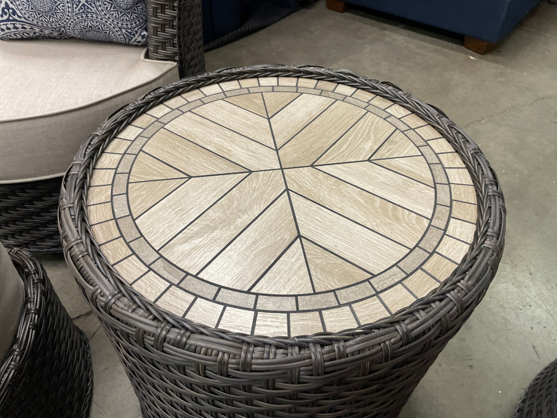 Costco - Salinger 5-piece Outdoor Patio Seating Set - Retail $1299 Default Title