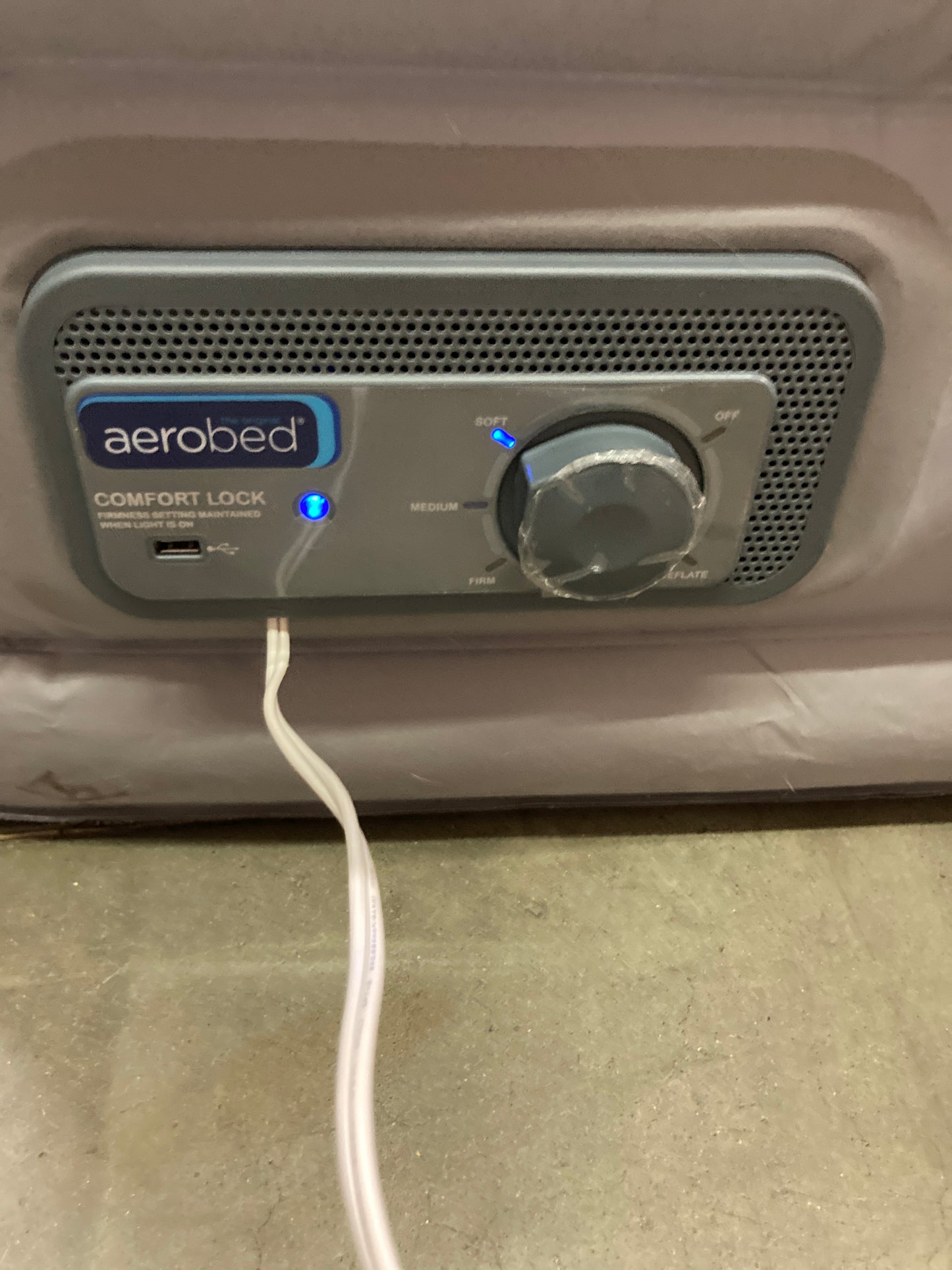 AeroBed Comfort Lock Queen Air Mattress - Retail $169 Default Title