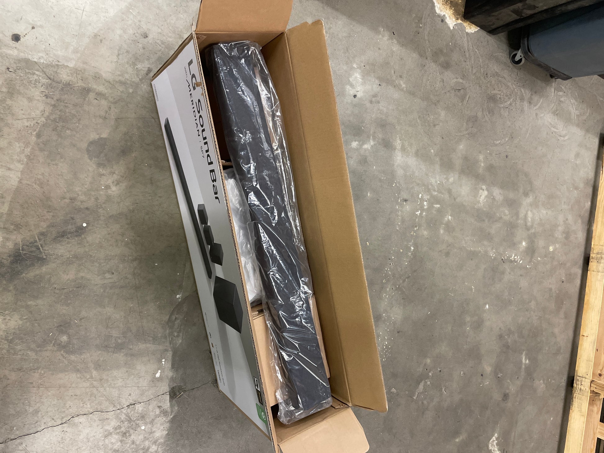 LG SP7R 7.1 Channel High Res Audio Sound Bar with Rear Speaker Kit - Retail $269 Default Title