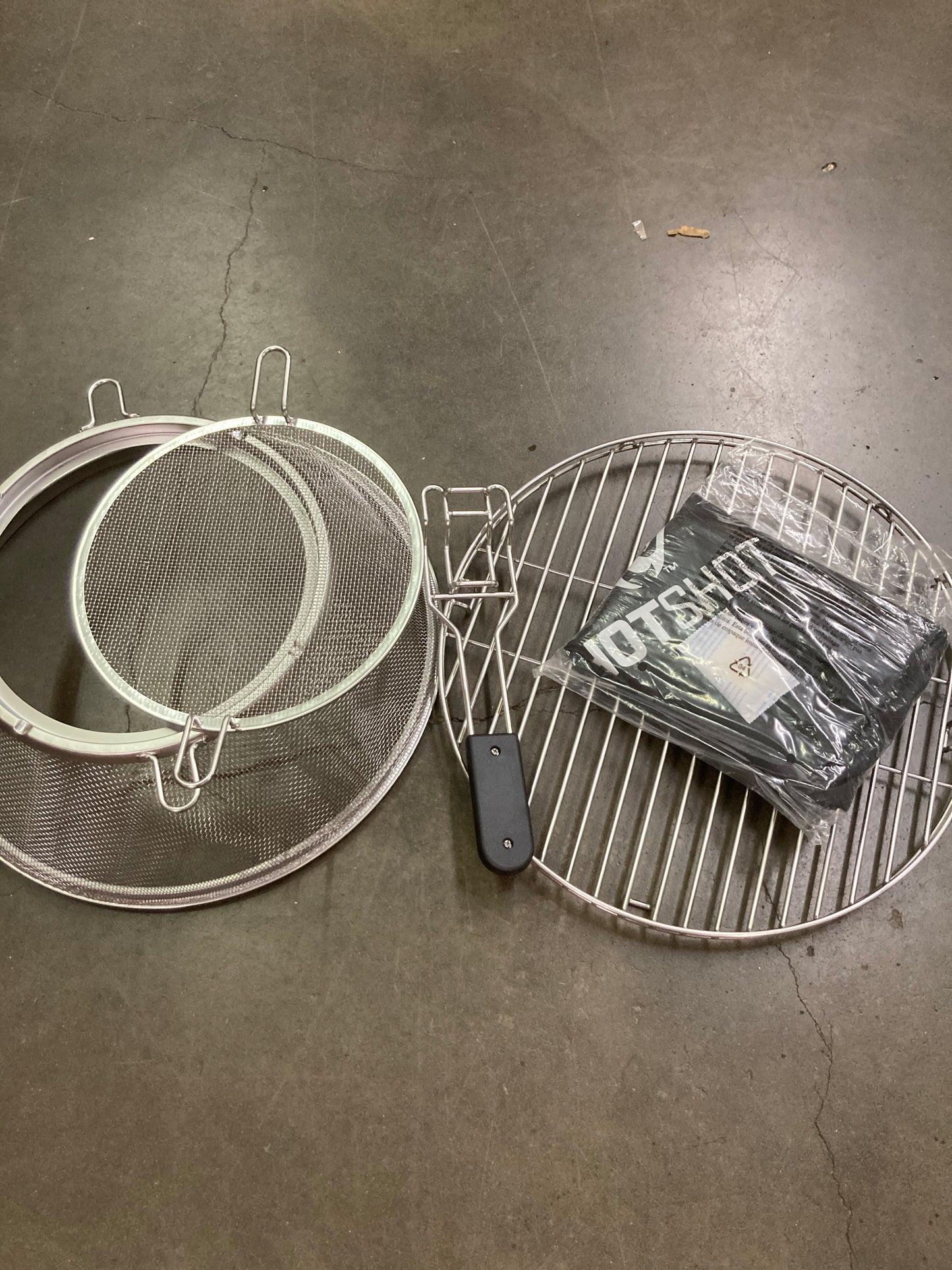 Costco - HotShot 22" Wood Burning Fire Pit & Grill with Cover and Accessories - Retail $299 Default Title