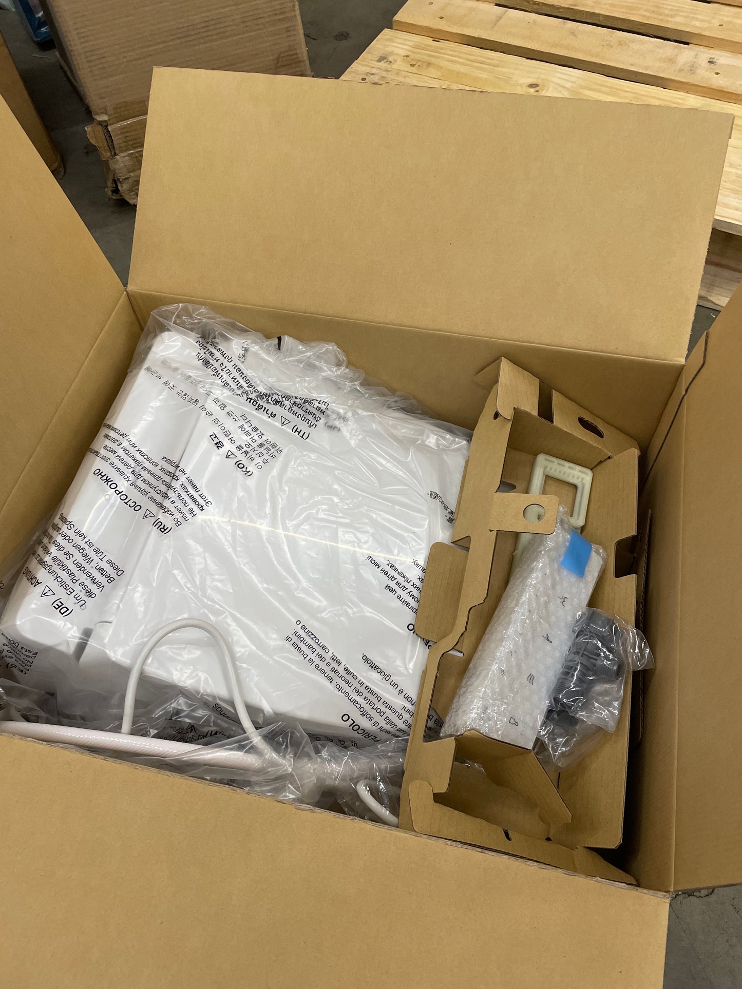 TOTO Washlet Elongated Bidet Seat with SoftClose Lid - Retail $400