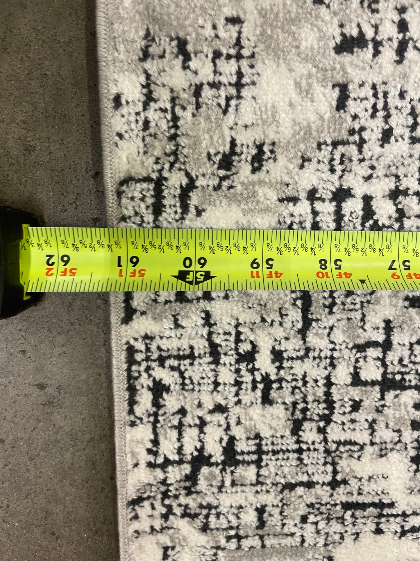 NEW - Calvin Klein Vapor Area Rug, Ivory / Black, 5'3" x 7' 3" - Retail $149