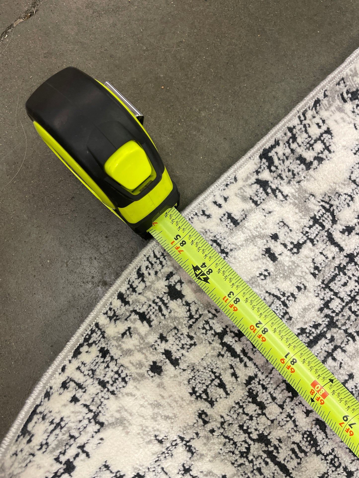 NEW - Calvin Klein Vapor Area Rug, Ivory / Black, 5'3" x 7' 3" - Retail $149