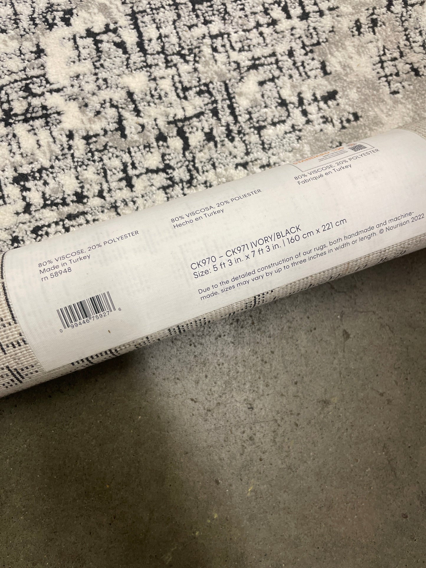 NEW - Calvin Klein Vapor Area Rug, Ivory / Black, 5'3" x 7' 3" - Retail $149